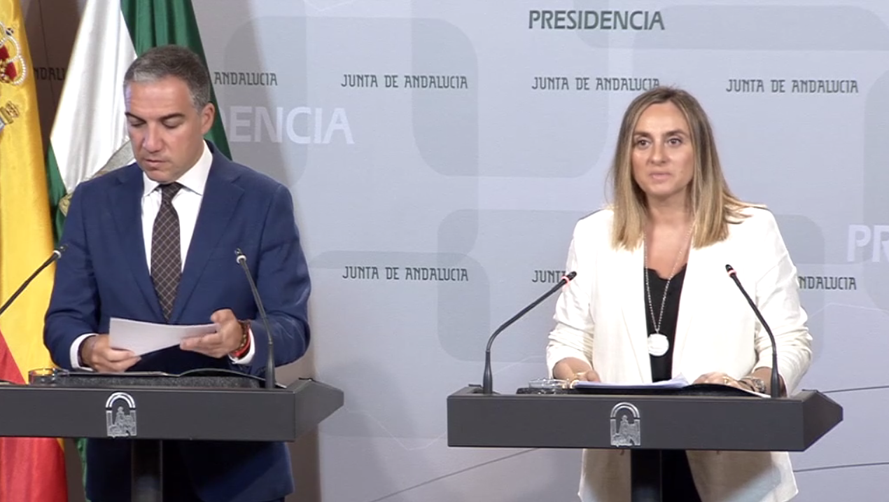 Elías Bendodo y Marifrán Carazo en la comparecencia sobre los fondos de la UE.