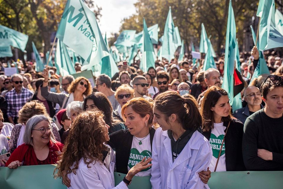 La líder de Más Madrid, Mónica García, en la manifestación en defensa de la sanidad pública.