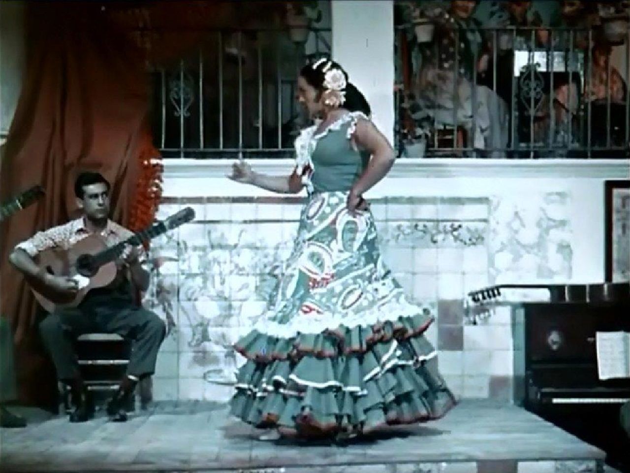 Manuel Morao con Lola Flores, en el film "La niña de la venta" (1951)