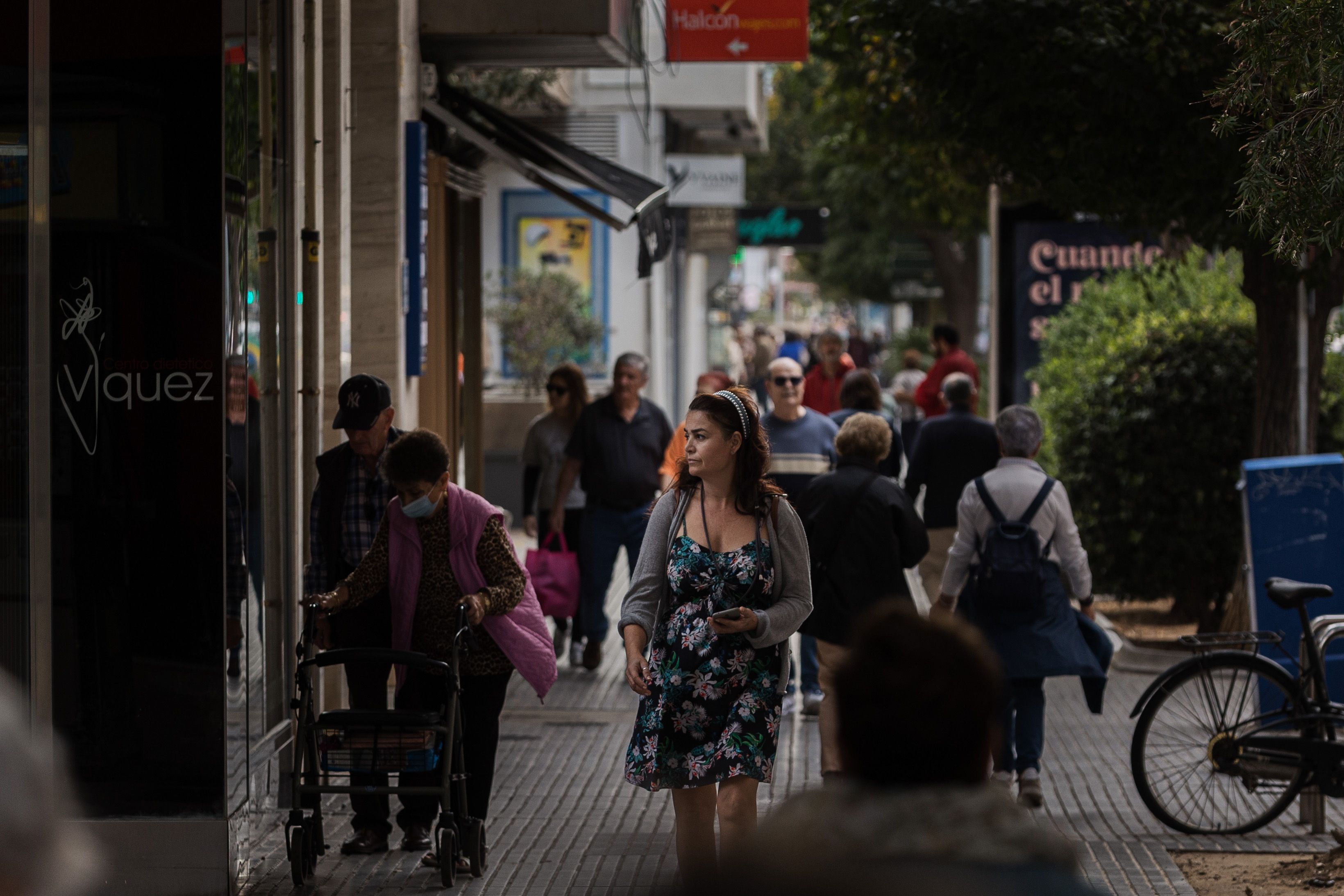 Ciudadanos paseando por Cádiz, el pasado mes de noviembre.