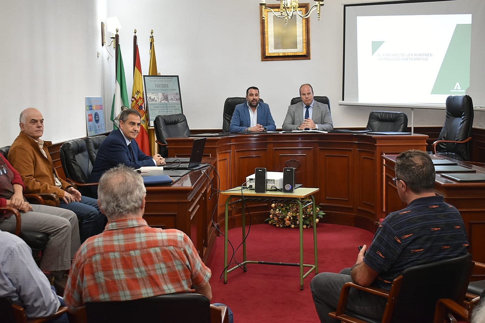 La Junta organiza un encuentro informativo en Algar y anima a participar en el libro y la exposición sobre el Poblado de los Hurones.