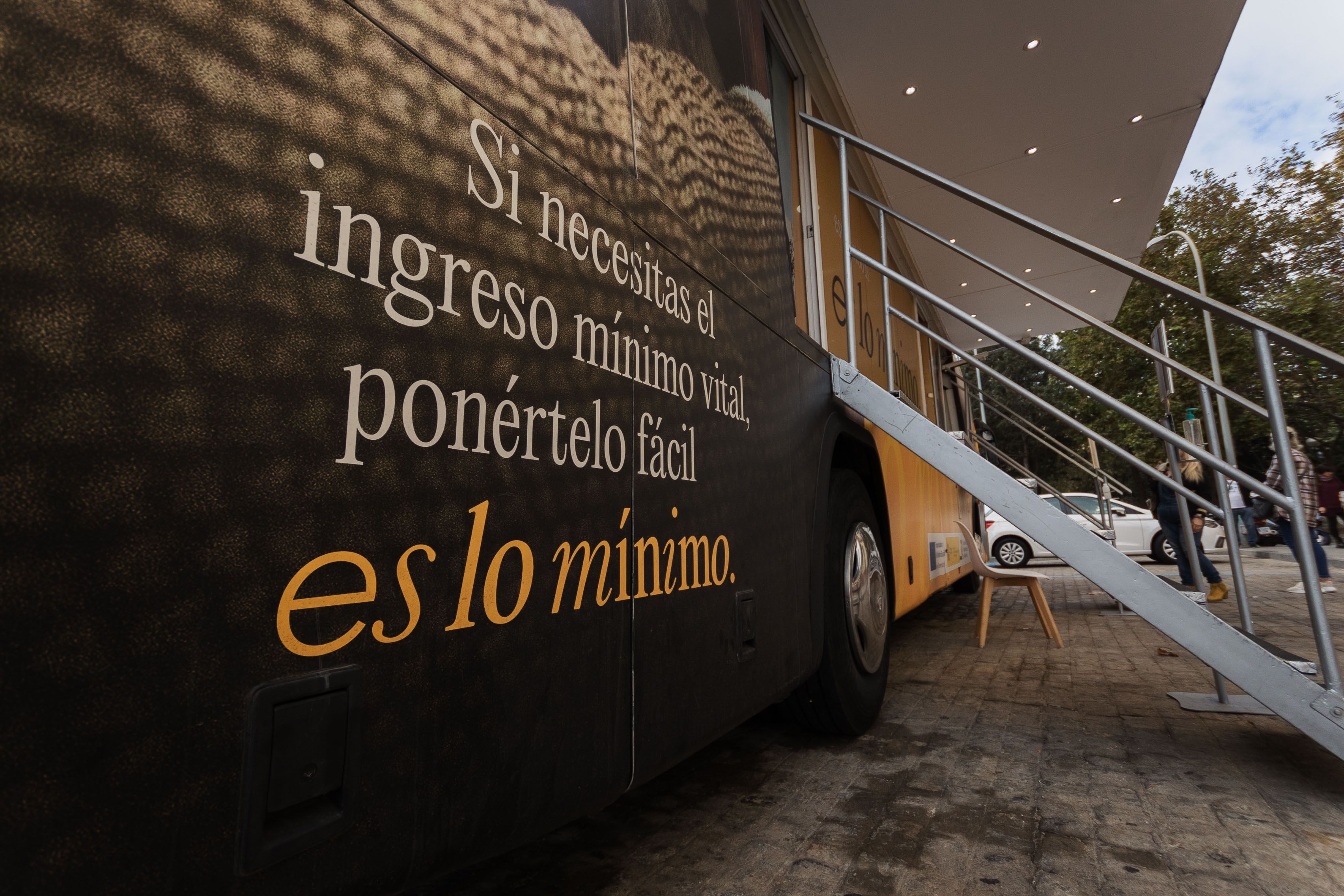 Autobús del Ingreso Mínimo en Cádiz.