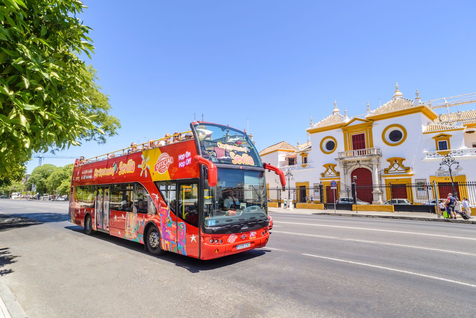 City Sightseeing, la empresa andaluza con 350 empleados solo en España y 'tours' en 100 ciudades de 35 países. En la imagen, uno de los autobuses en Sevilla.
