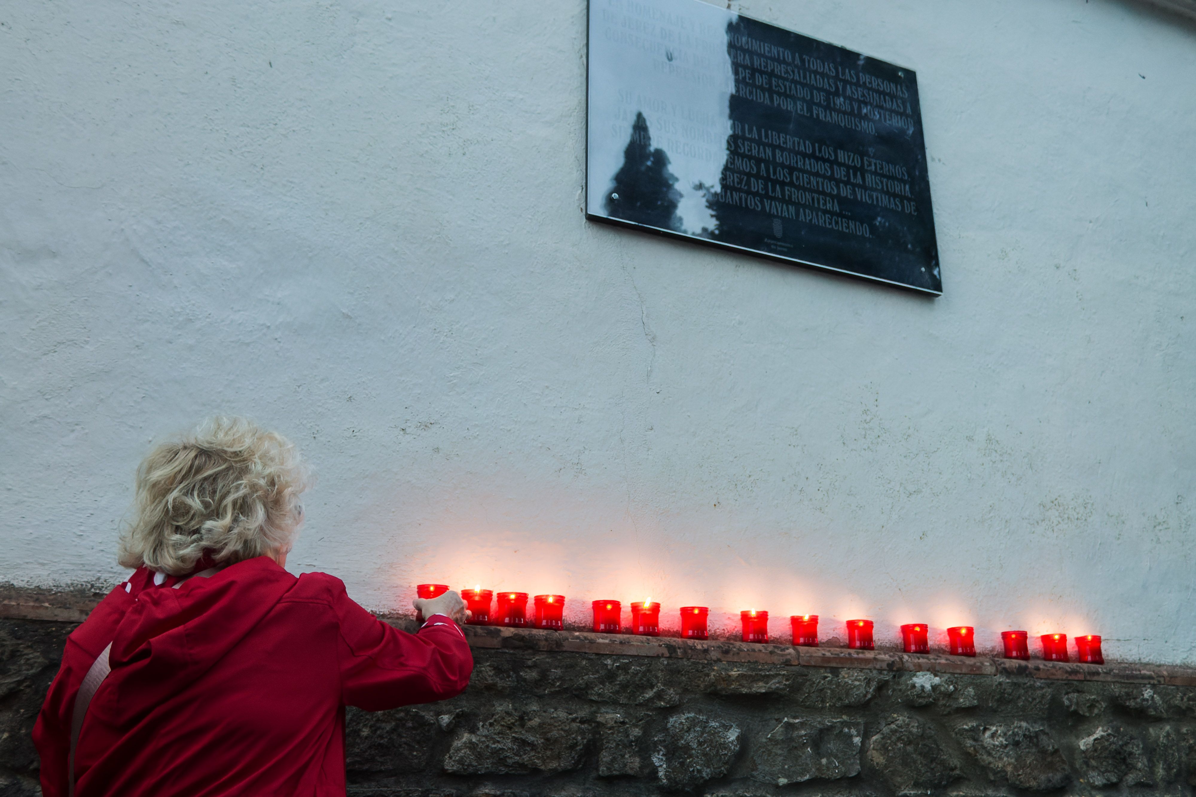 Inauguración de una placa de Memoria Histórica para recordar los crímenes de los franquistas