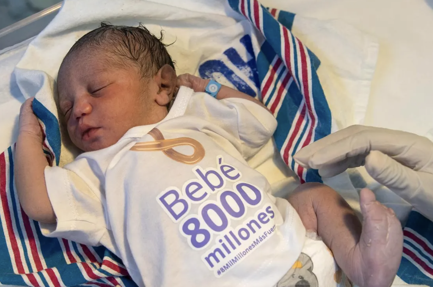 El pequeño Damián, el ser humano 8.000 millones en la Tierra, en una imagen viralizada en redes.