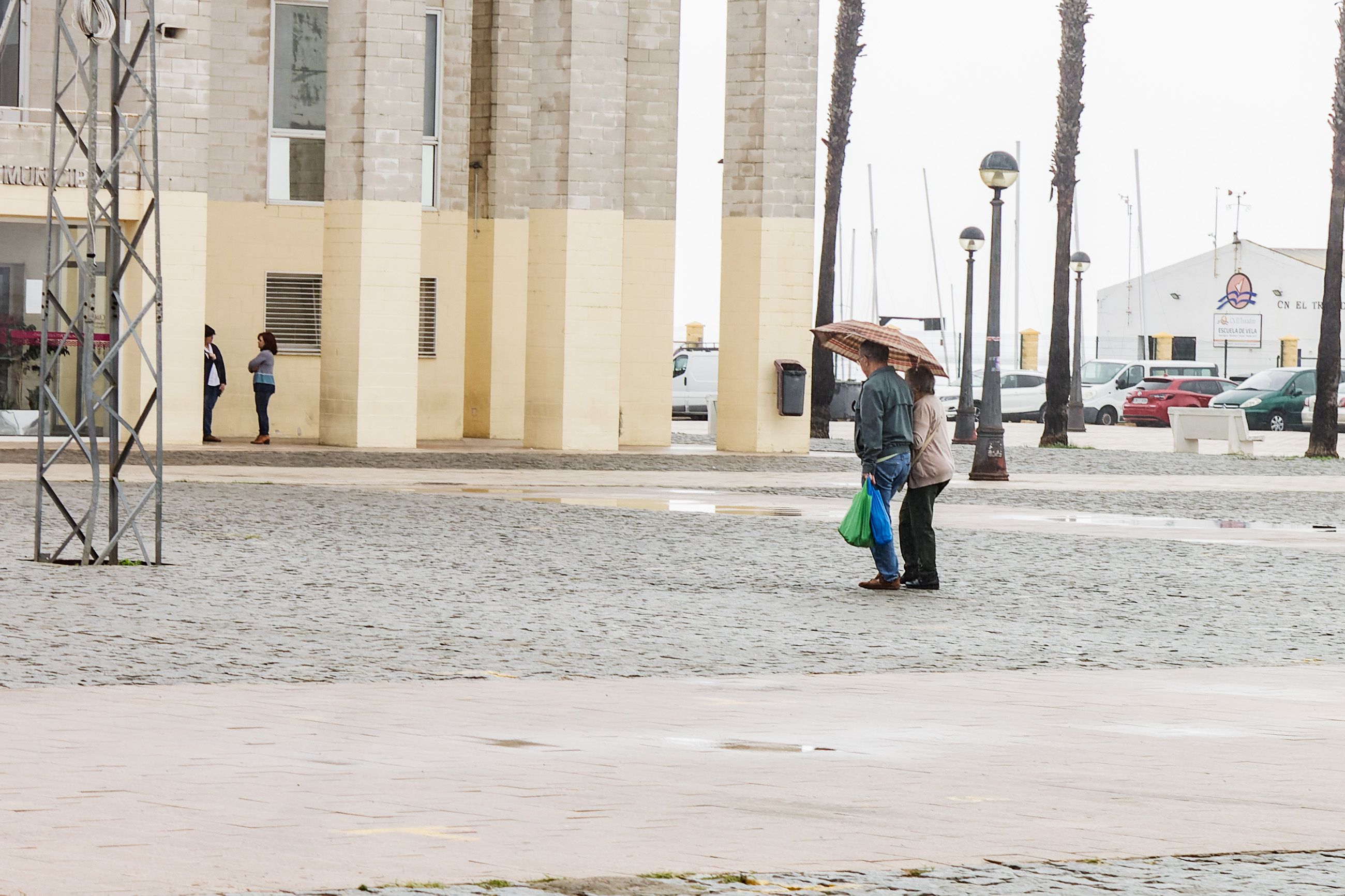 Un día de lluvia. Cambio brusco de temperaturas en Andalucía: cómo afectará a tu provincia
