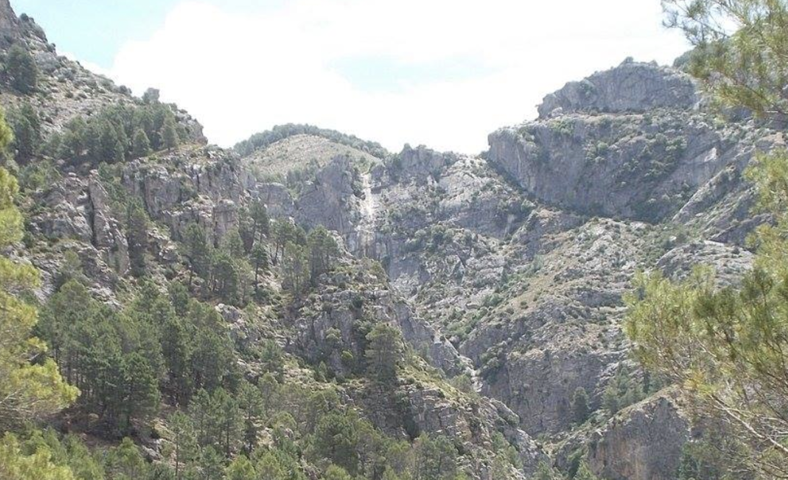 El cadáver de un hombre desaparecido desde el lunes ha aparecido en el Salto del Chorro, en la Sierra de Cazorla de Jaén.
