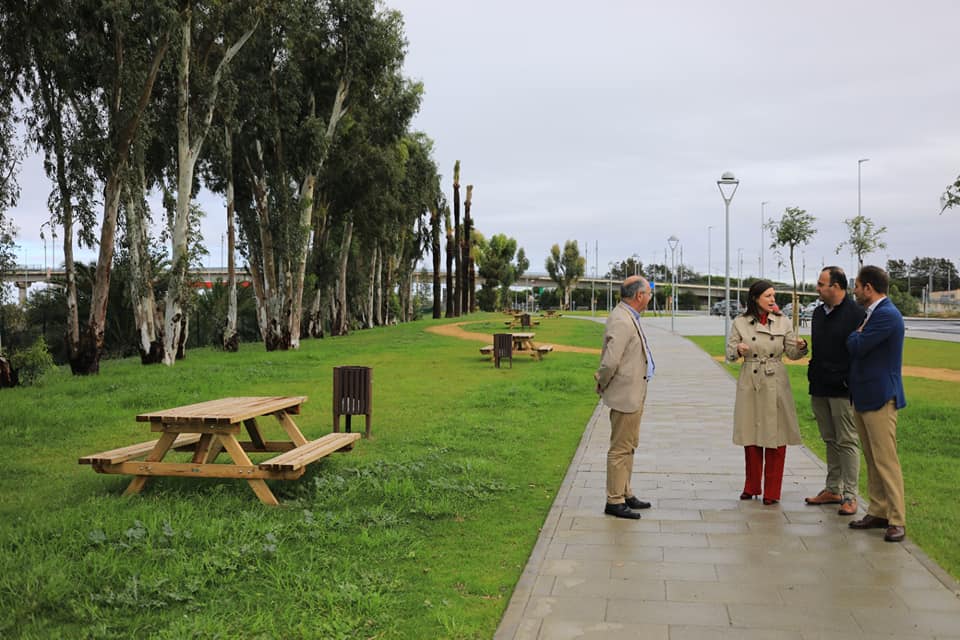 Una nueva zona verde de 8.000 metros que "prácticamente crea un corredor verde" en San Fernando.