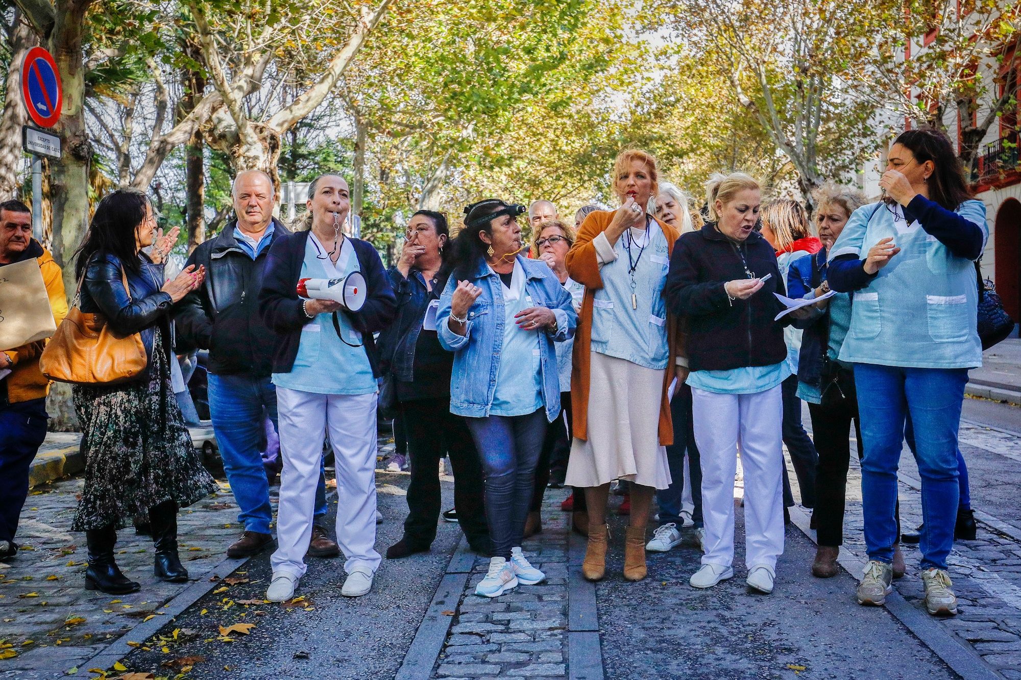 Las limpiadoras de la UCA durante la manifestación en Cádiz.