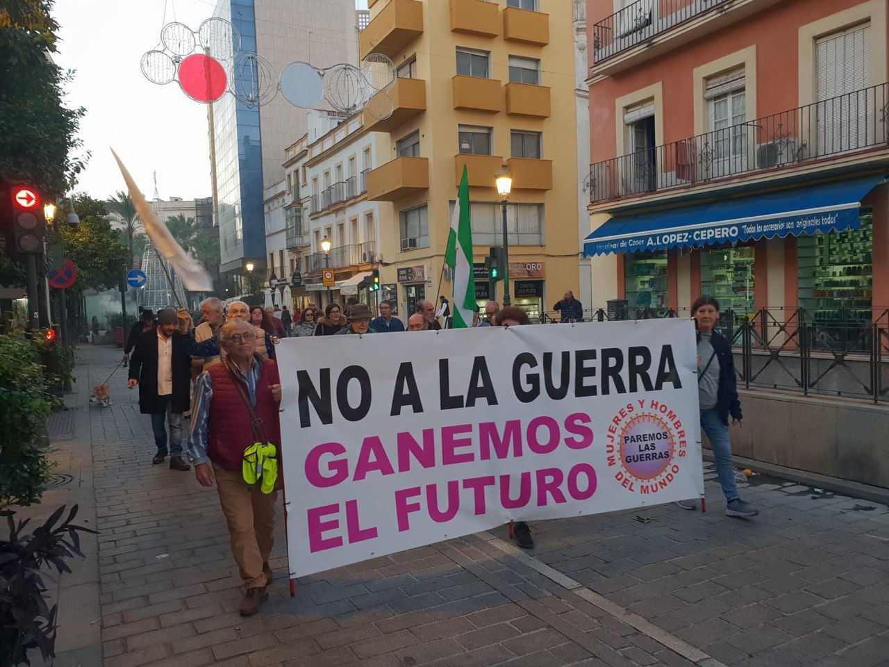 La plataforma Paremos la Guerra en la marcha organizada en las calles de Jerez.