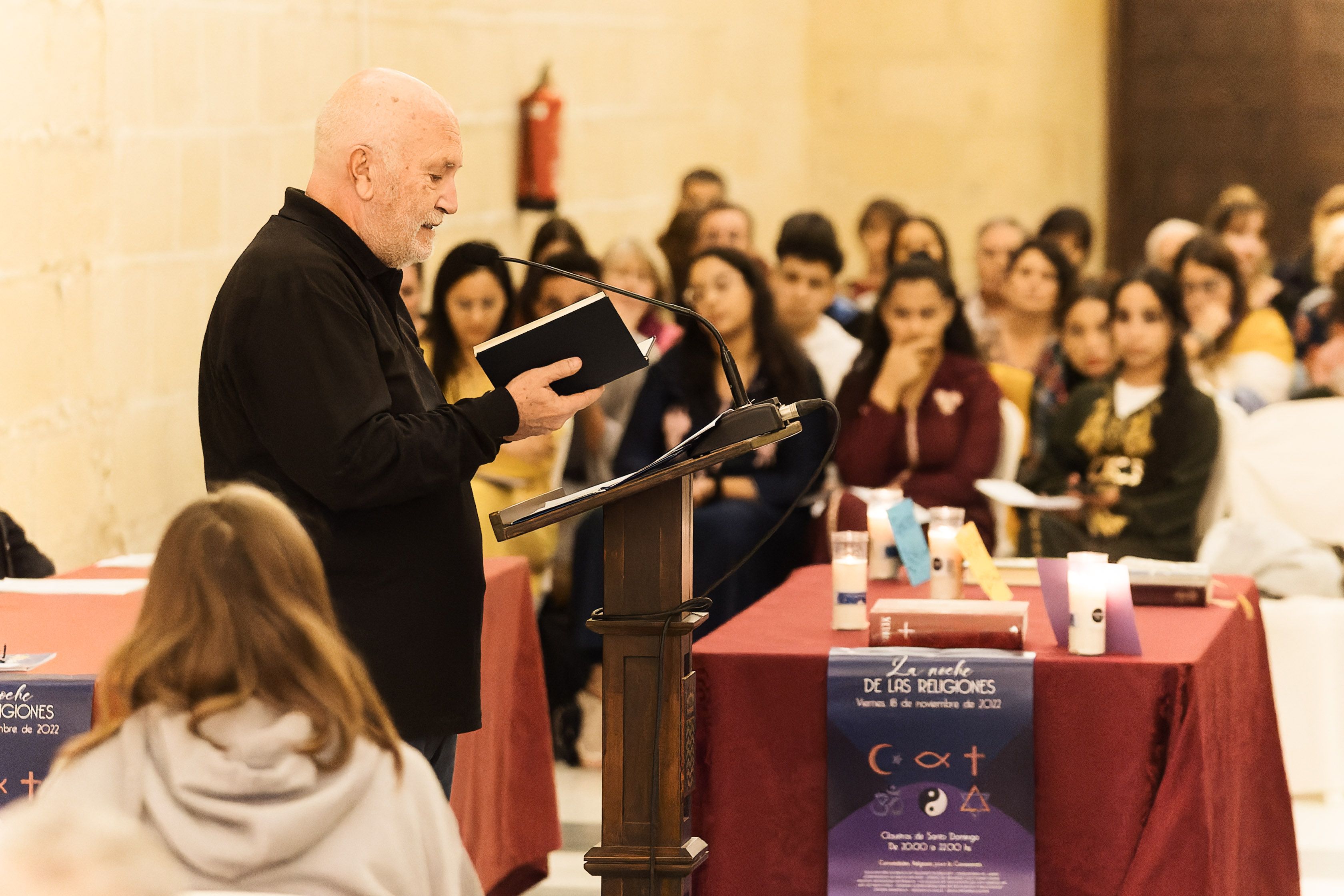 Así ha sido la noche de las religiones en los Claustros de Santo Domingo en Jerez.