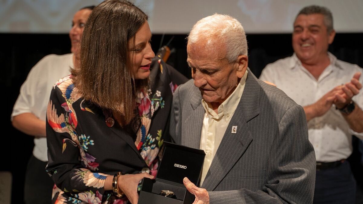 El cantaor Sebastián Rodríguez 'Farina de la Isla' en un homenaje del Ayuntamiento de San Fernando.