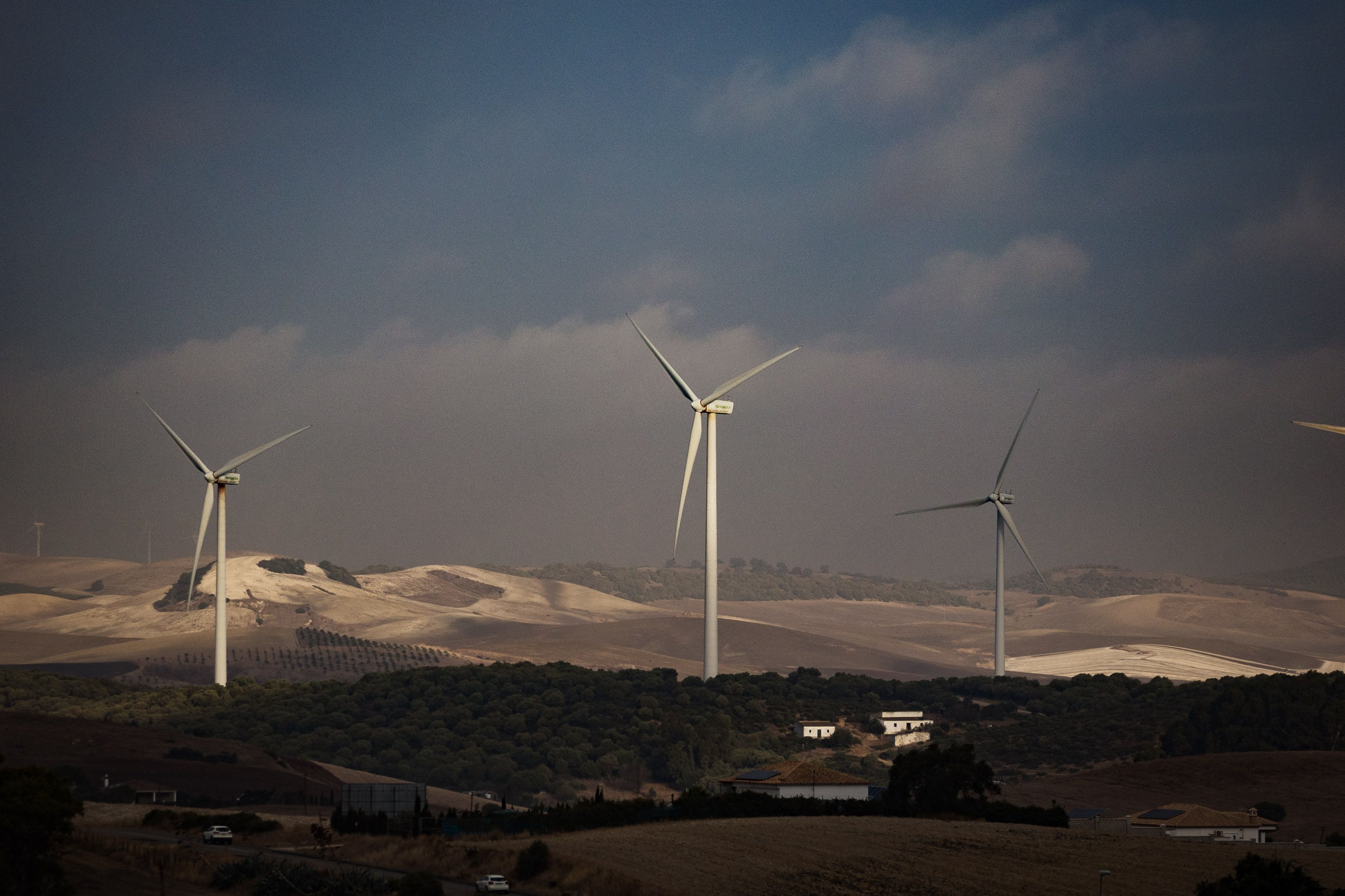 Viento. Aerogeneradores en la campiña de Jerez.
