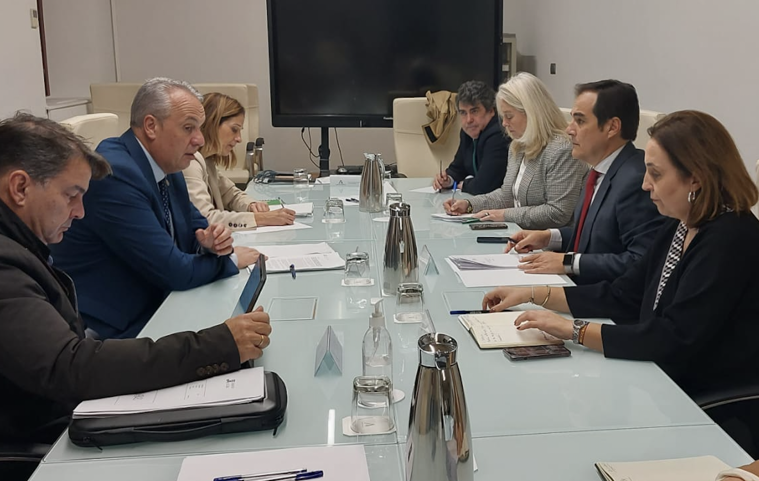 Diputación de Cádiz emprende una batalla legal contra la Junta de Andalucía. En el centro de la imagen, Ruiz Boix y Nieto, reunidos este pasado lunes.