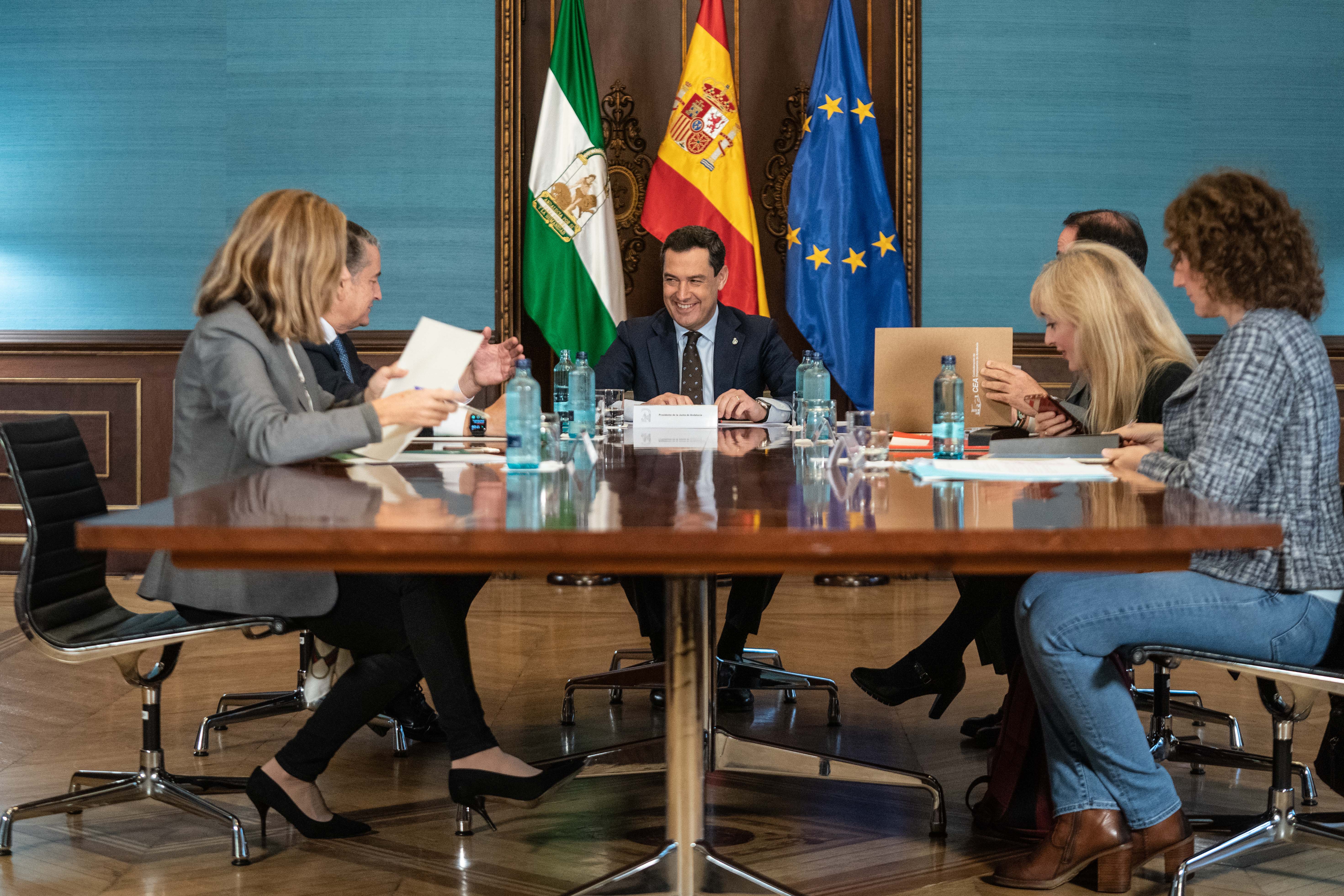 Moreno reúne a patronal y sindicatos ante el aumento de la conflictividad social.