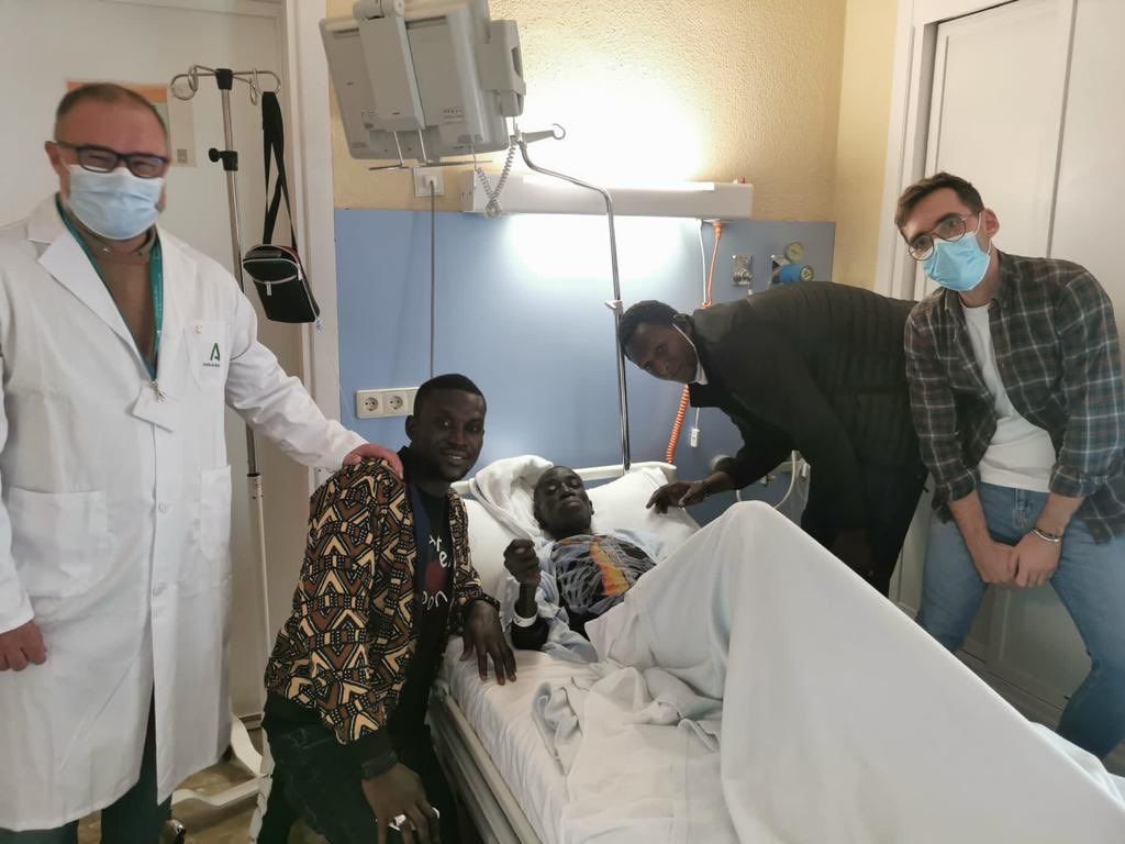 Cheikh, en el hospital con su padre Ablaye.