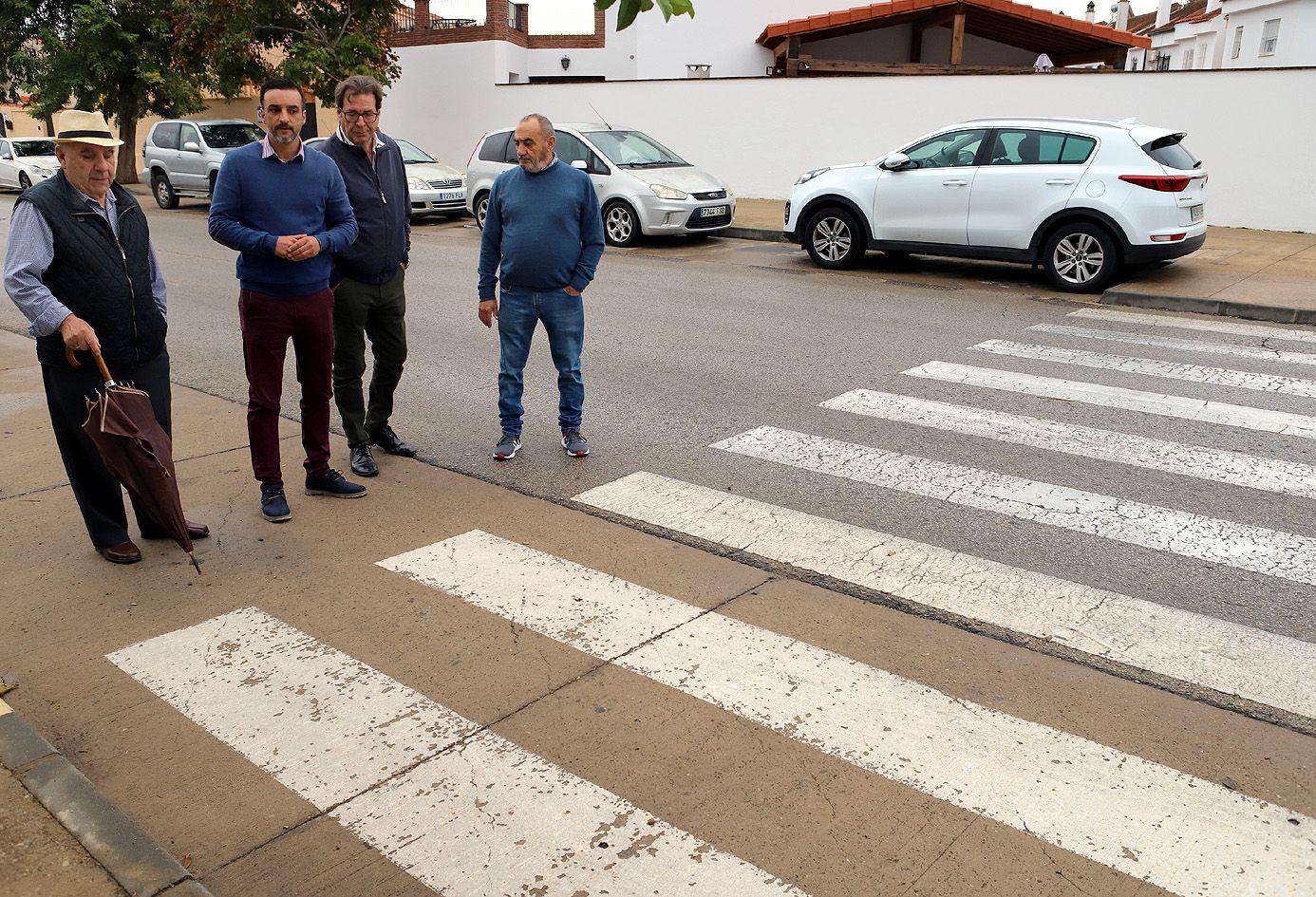 El teniente de alcaldesa de Urbanismo, Medio Ambiente e Infraestructuras, José Antonio Díaz, ha anunciado a representantes de La Marquesa una serie de mejoras que se acometerán en esta urbanización.