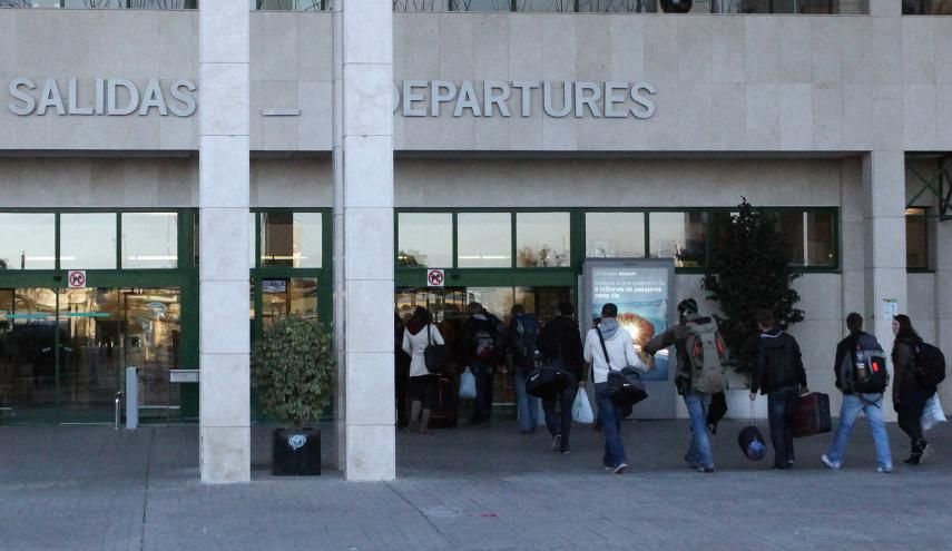 Puertas de entrada a la terminal de 'salidas' del Aeropuerto de Jerez, en una imagen de archivo.