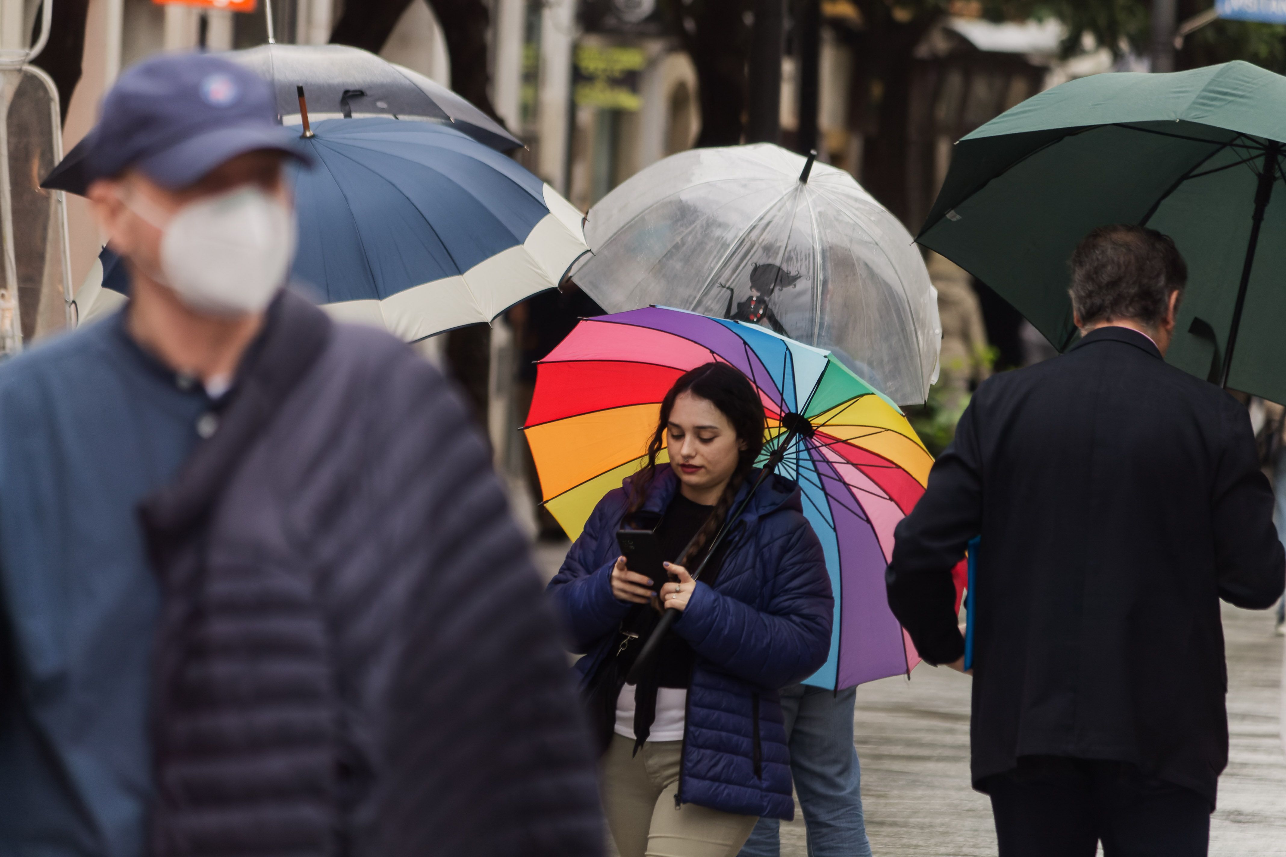 Tres borrascas traerán lluvia y frío a España durante el puente de la Constitución.