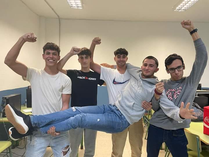 Francisco José Sánchez Lloret, alumno del IES Pedro Muñoz Seca en El Puerto, miembro del equipo ganador de Hackathon Emprende 2022.