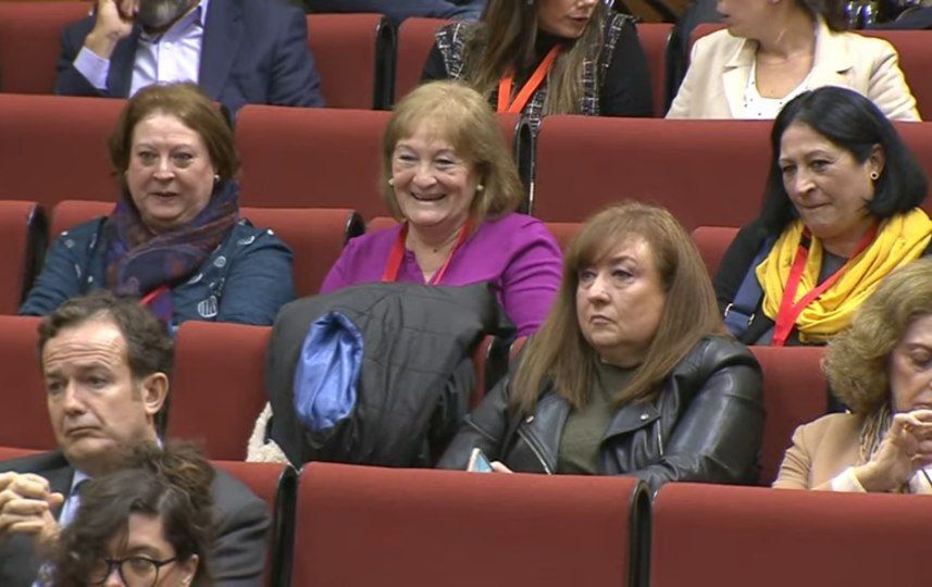 Las familiares de García Caparrós en el Parlamento.