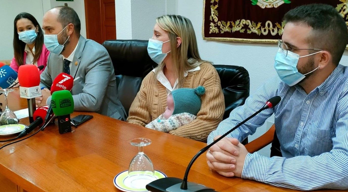 Piden ayuda para Valentina, un bebé de Los Barrios que sufre una 'enfermedad rara' única en España