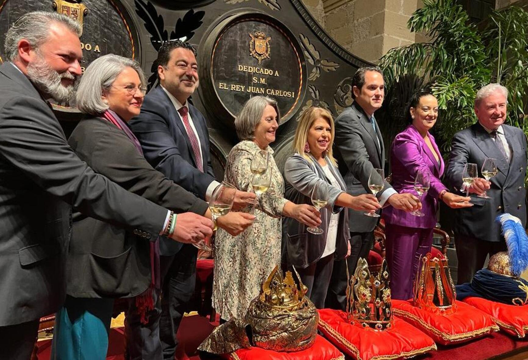 La alcaldesa felicita oficialmente a los Reyes Magos: que no falten juguetes en ninguna familia.