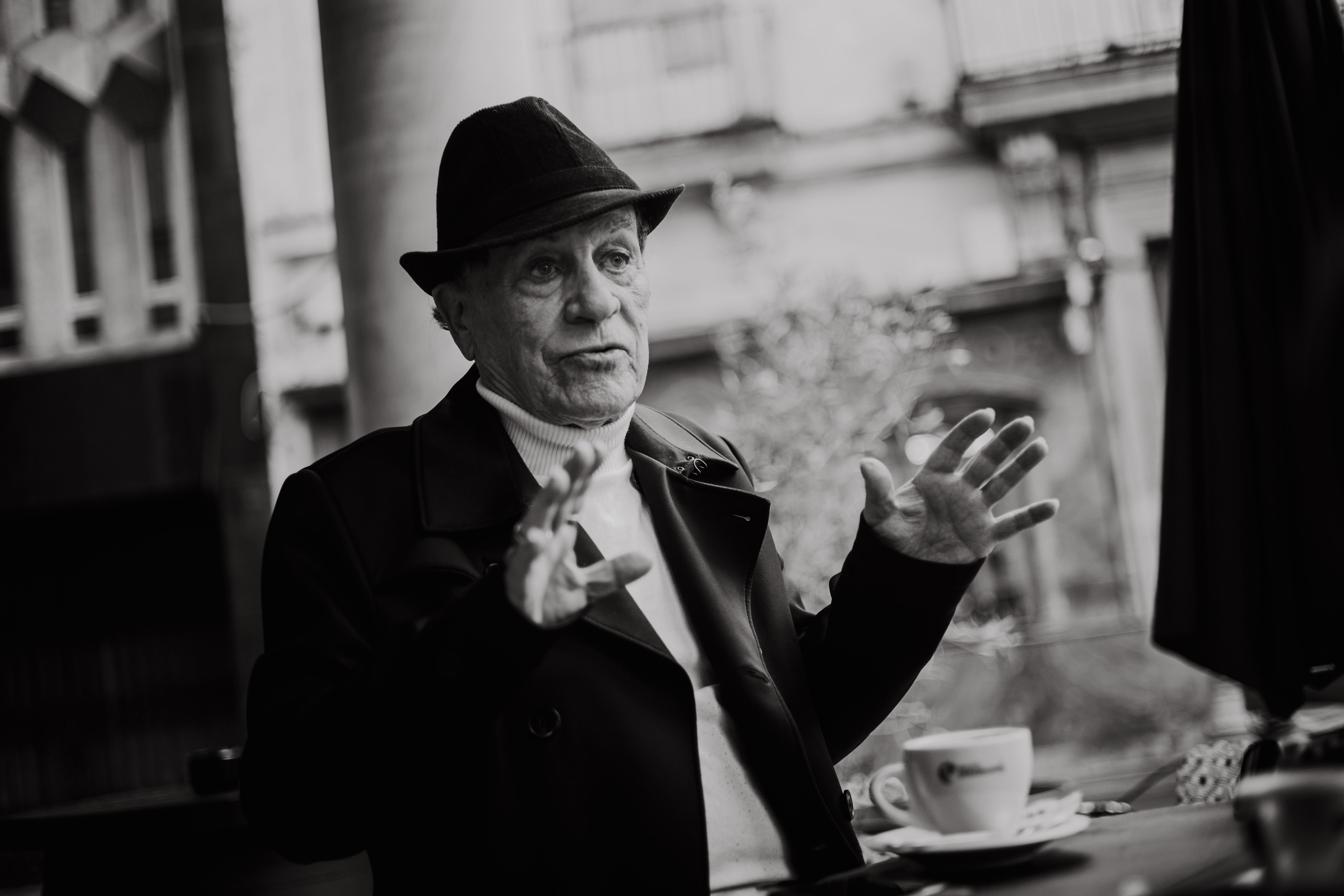 El artista jerezano en un instante de la entrevista. MANU GARCÍA