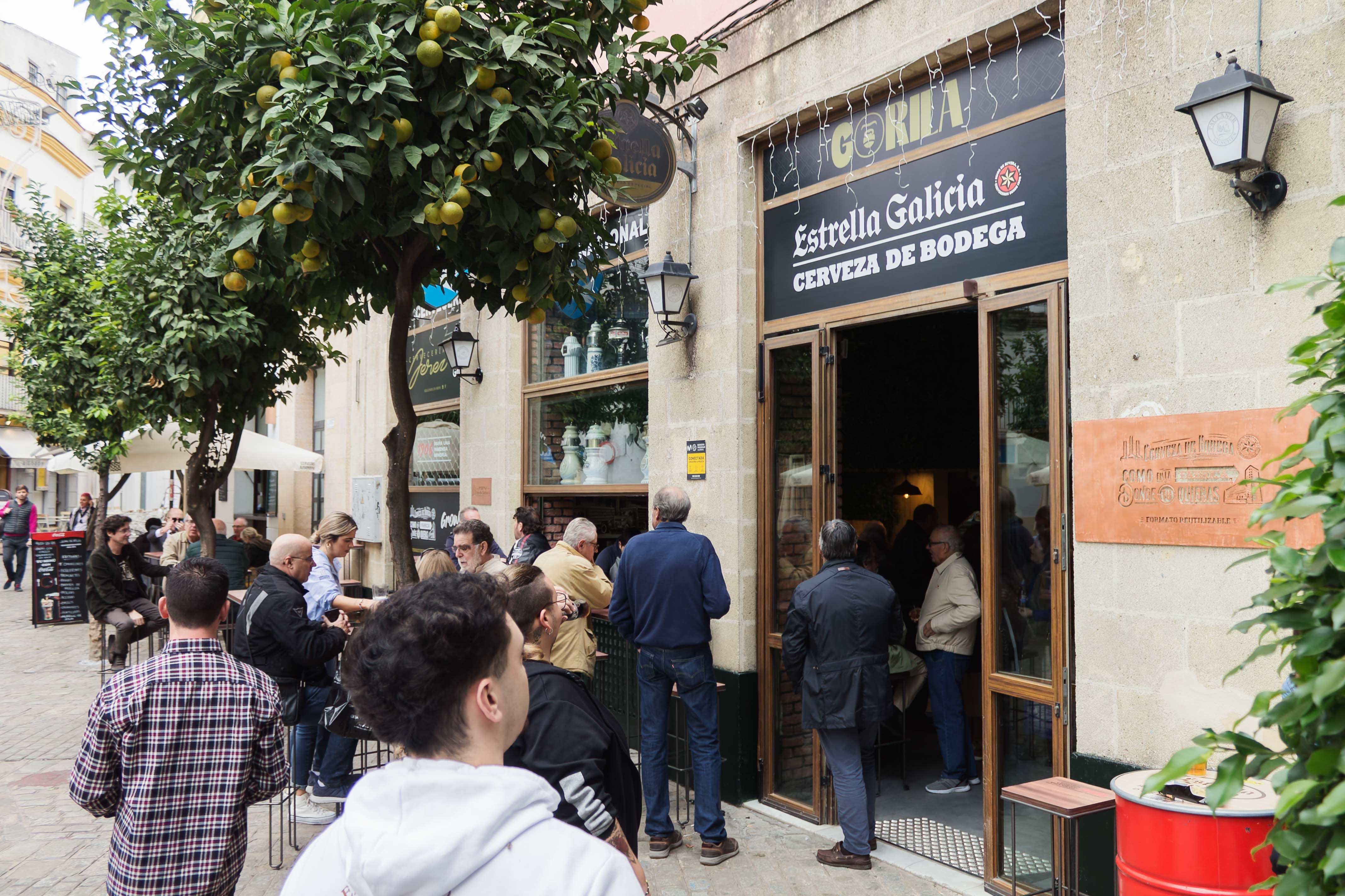 Buen ambiente a mediodía de este viernes en el Gorila. CANDELA NÚÑEZ