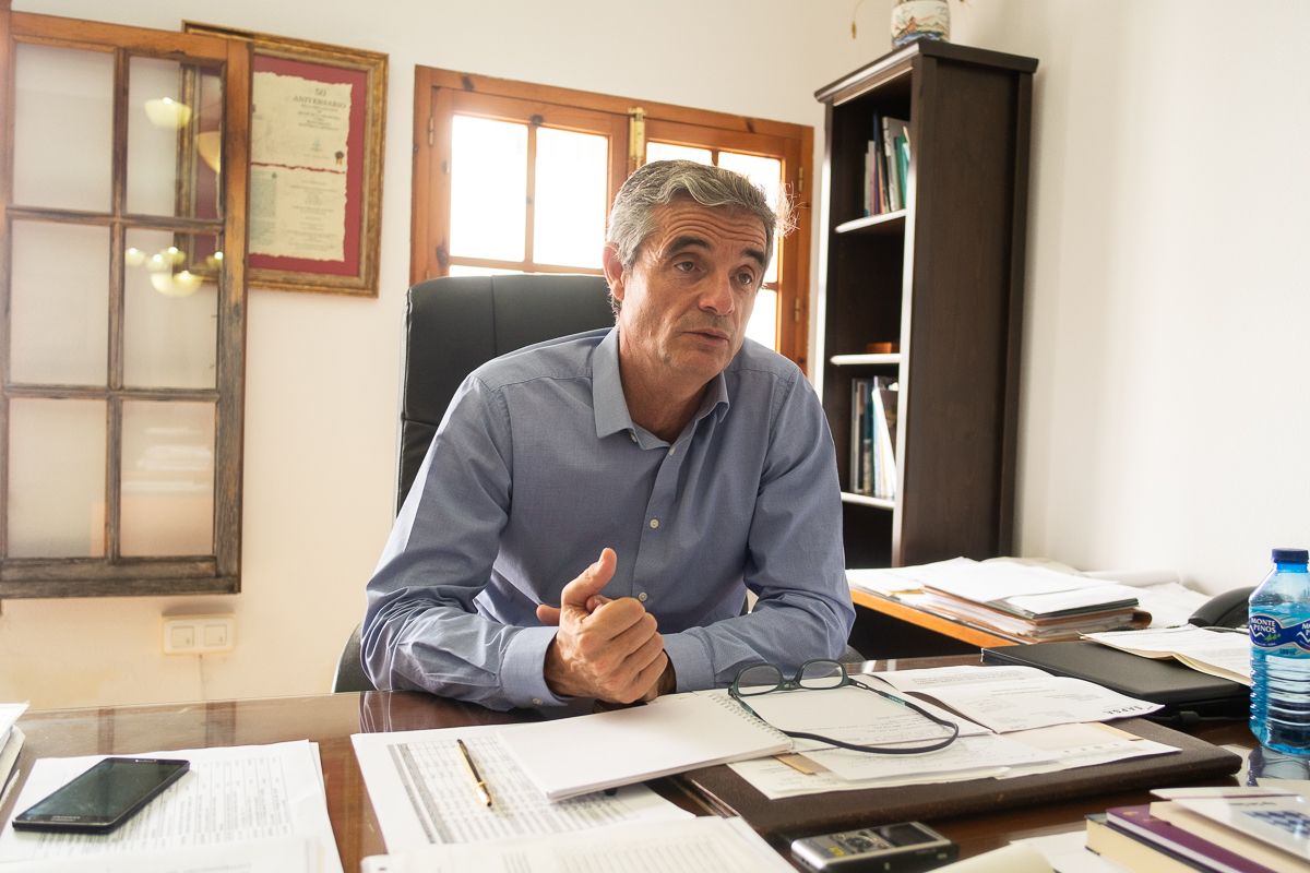 El alcalde de Arcos, Isidoro Gambín, durante una entrevista con este medio. 