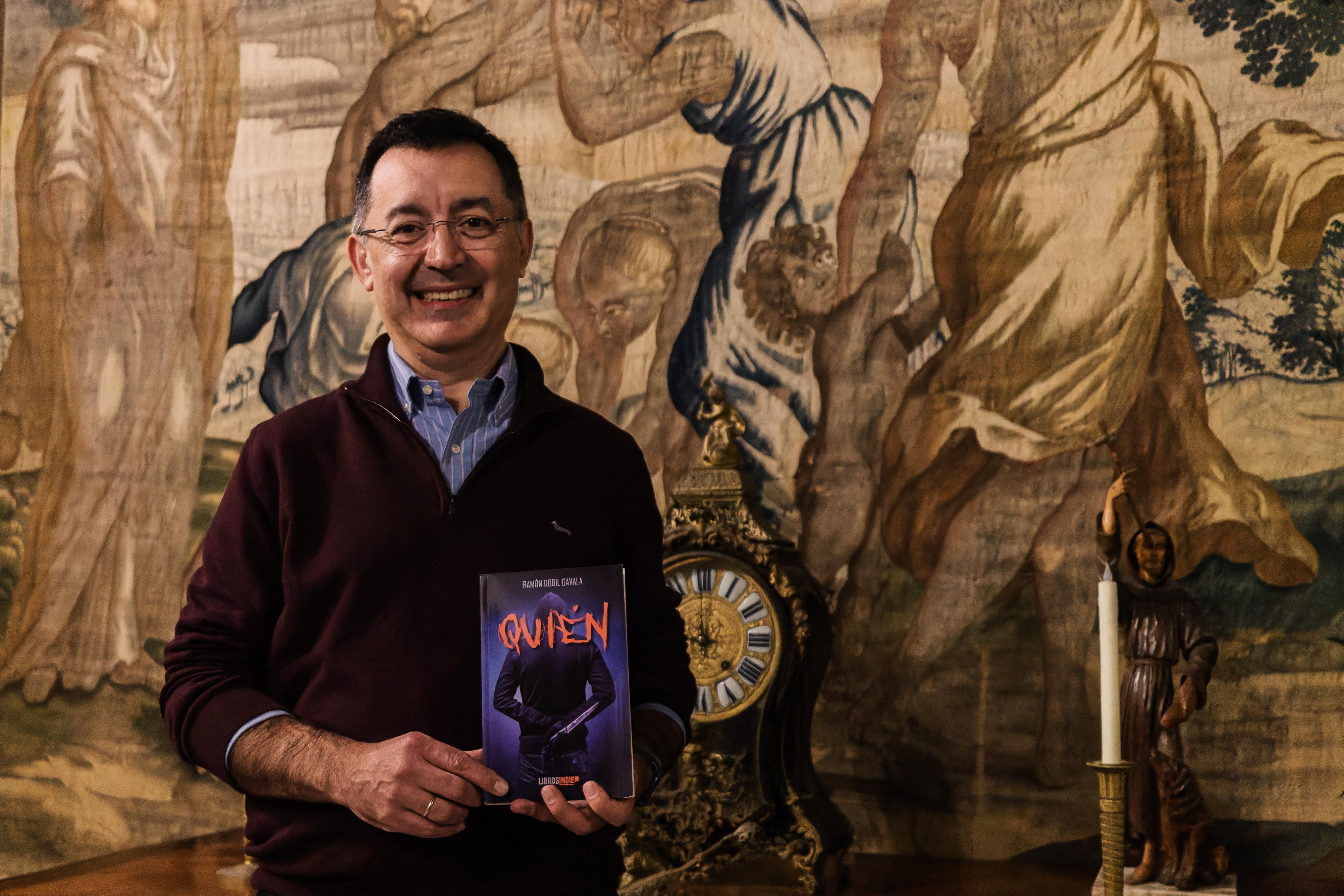 El economista y autor de novela negra Ramón Rodil Gavala, en la presentación del libro en Jerez, donde tiene sus raíces.