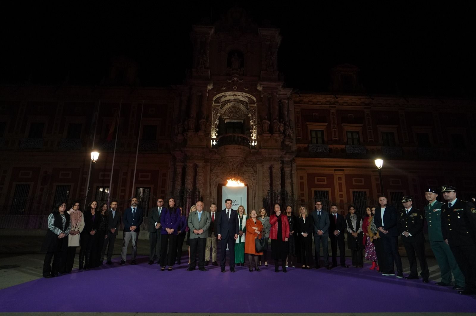 Acto institucional por el 25N, este pasado jueves, a las puertas del Parlamento de Andalucía.