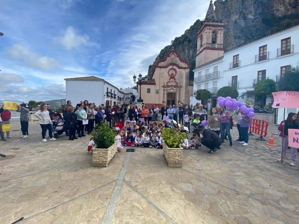 Acto central del 25N en Zahara de la Sierra.