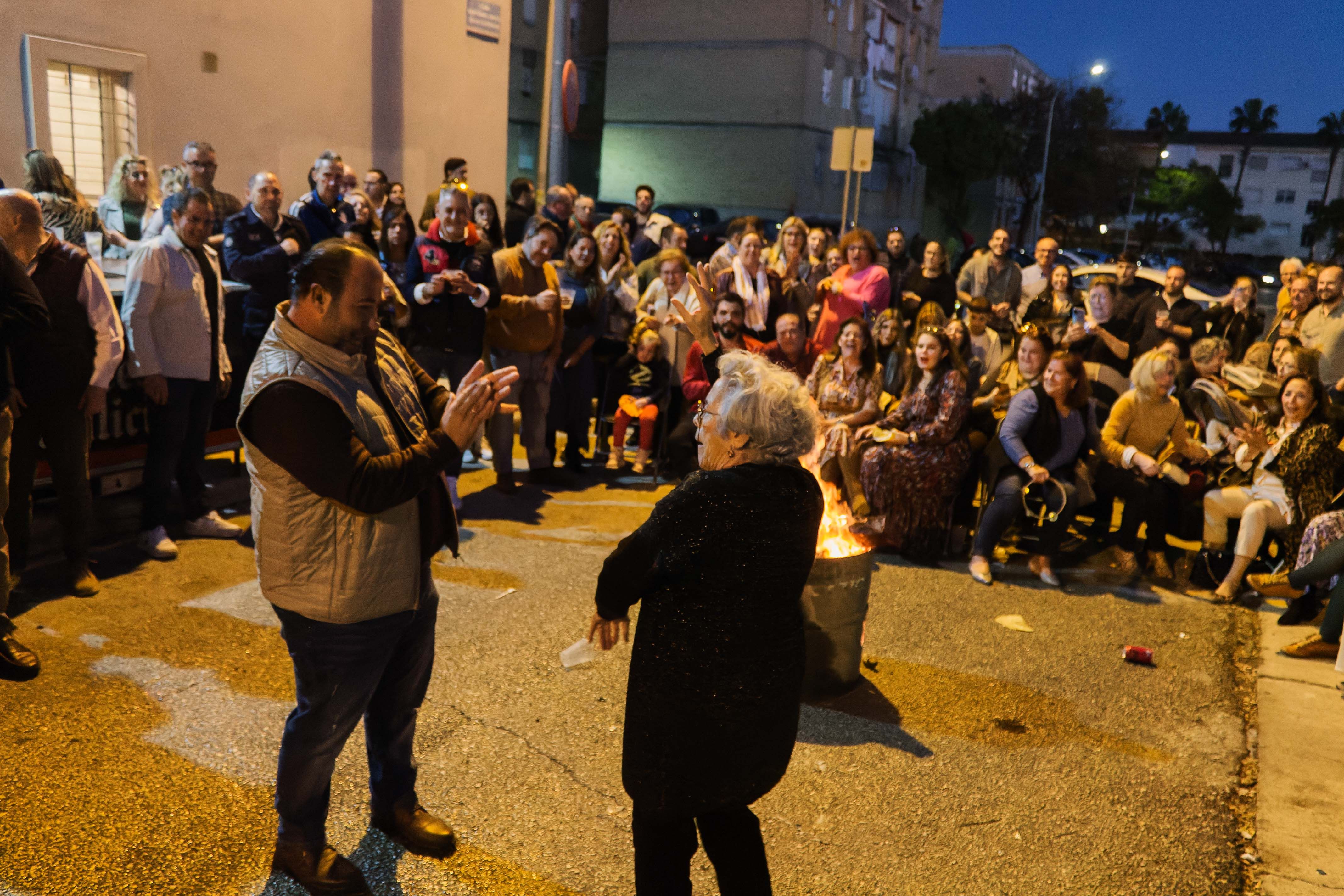 Cópala, baile y compás: la Zambomba de Jerez.    MANU GARCÍA  