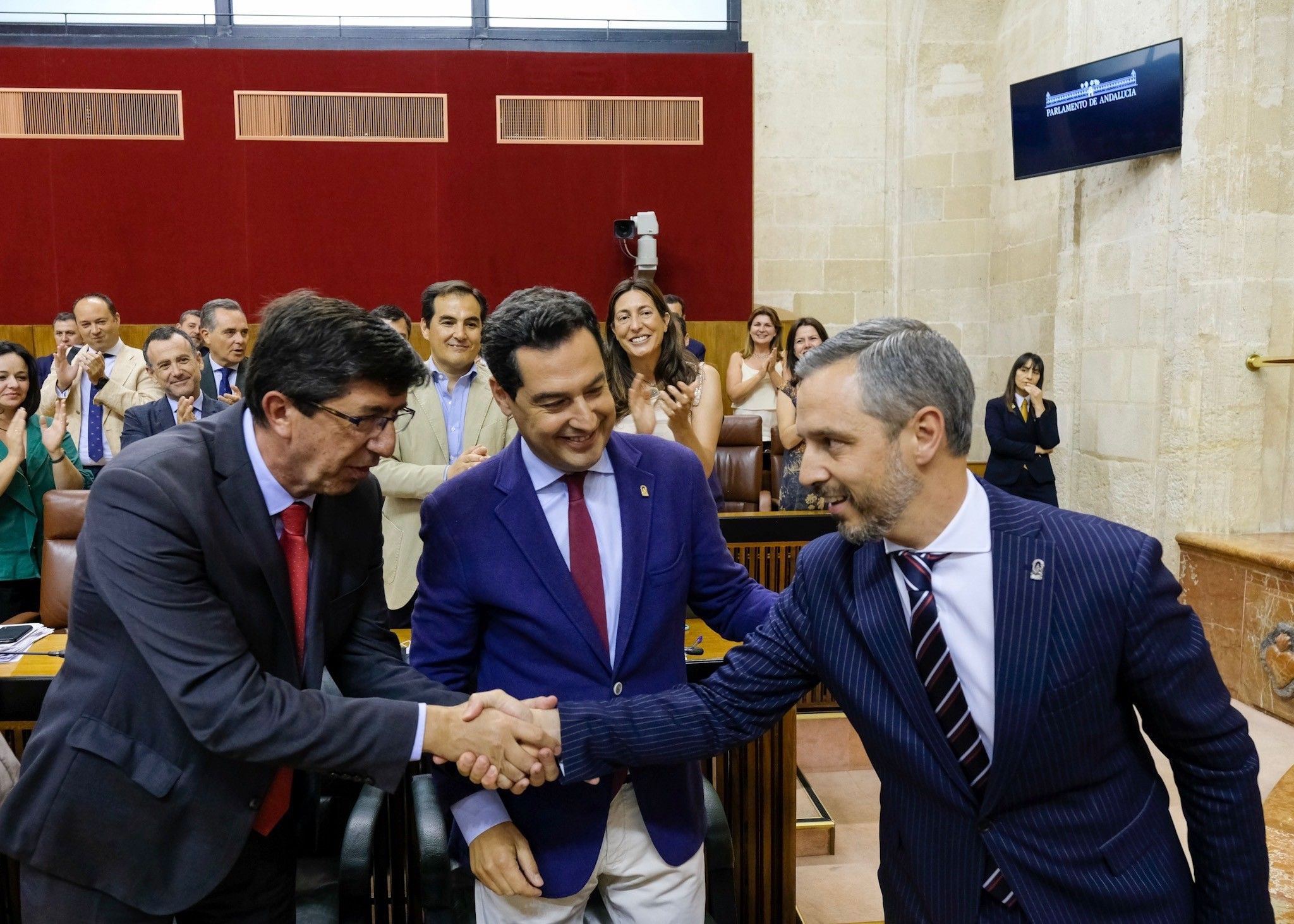 Un momento de la aprobación de los Presupuestos Andaluces este jueves. FOTO: PARLAMENTO DE ANDALUCÍA.