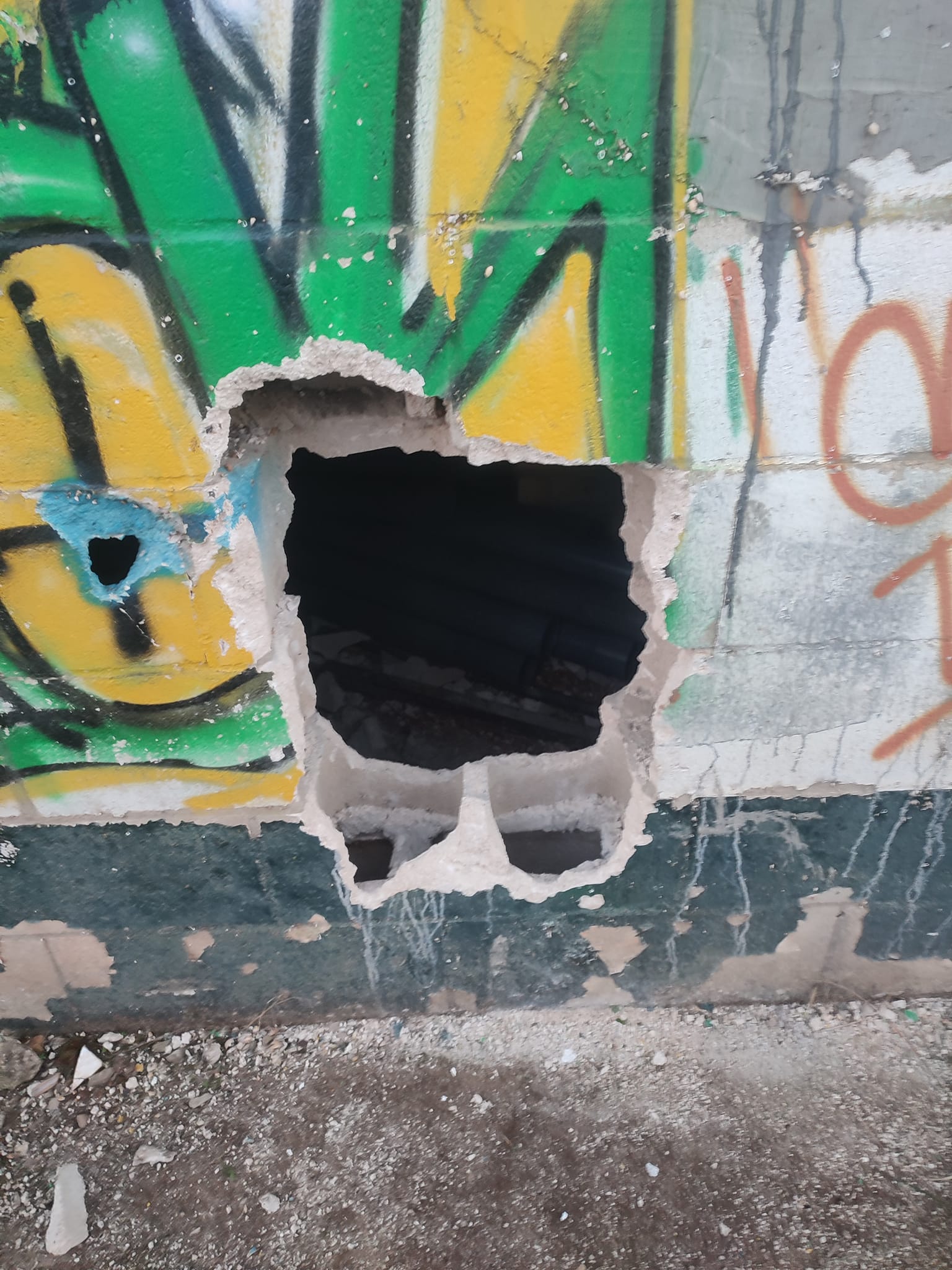 Imagen del agujero para el robo que puso en peligro la cabalgata.