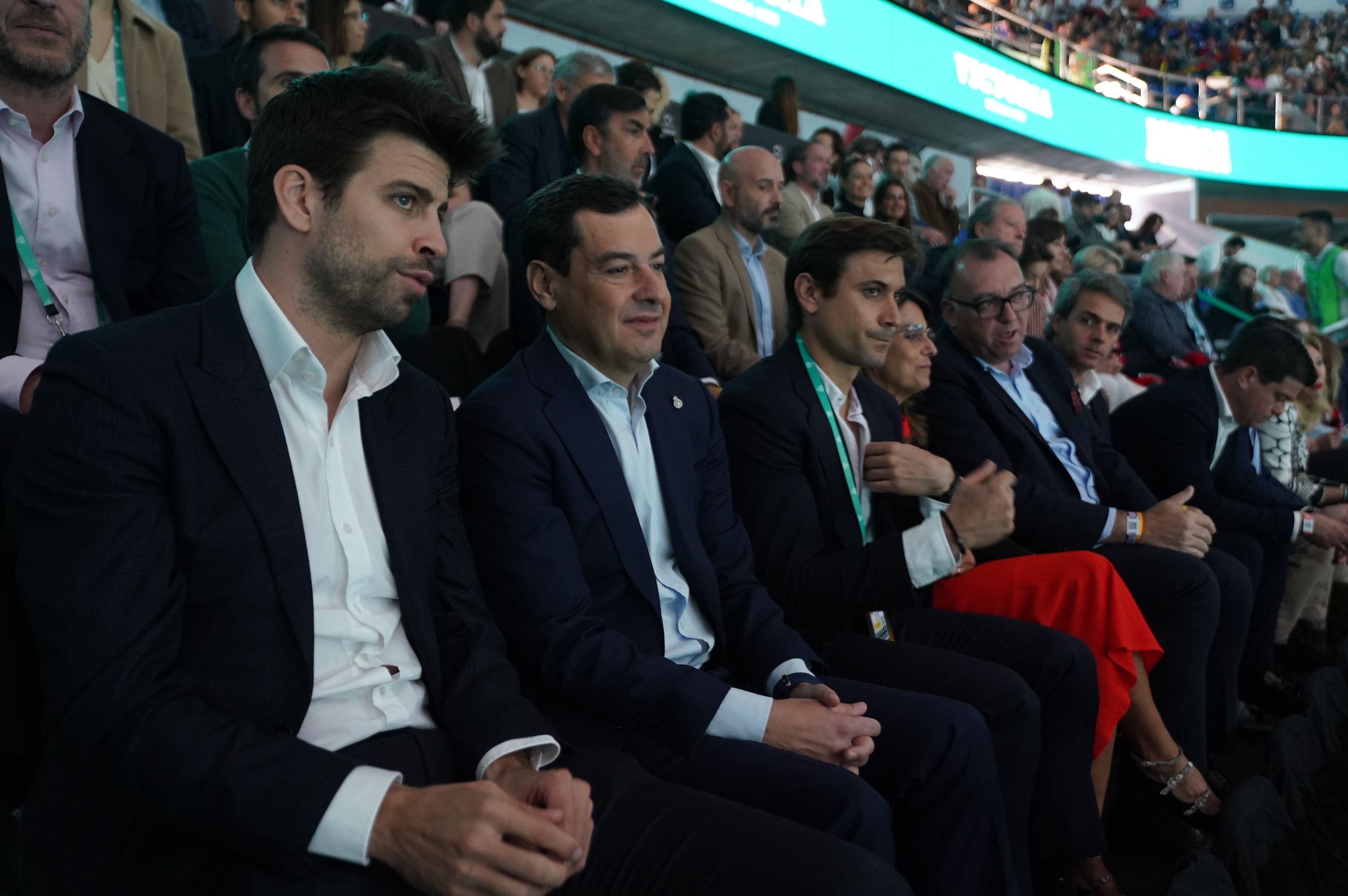 Moreno junto a Piqué en la Copa Davis en Málaga: quiere más eventos deportivos para Andalucía.