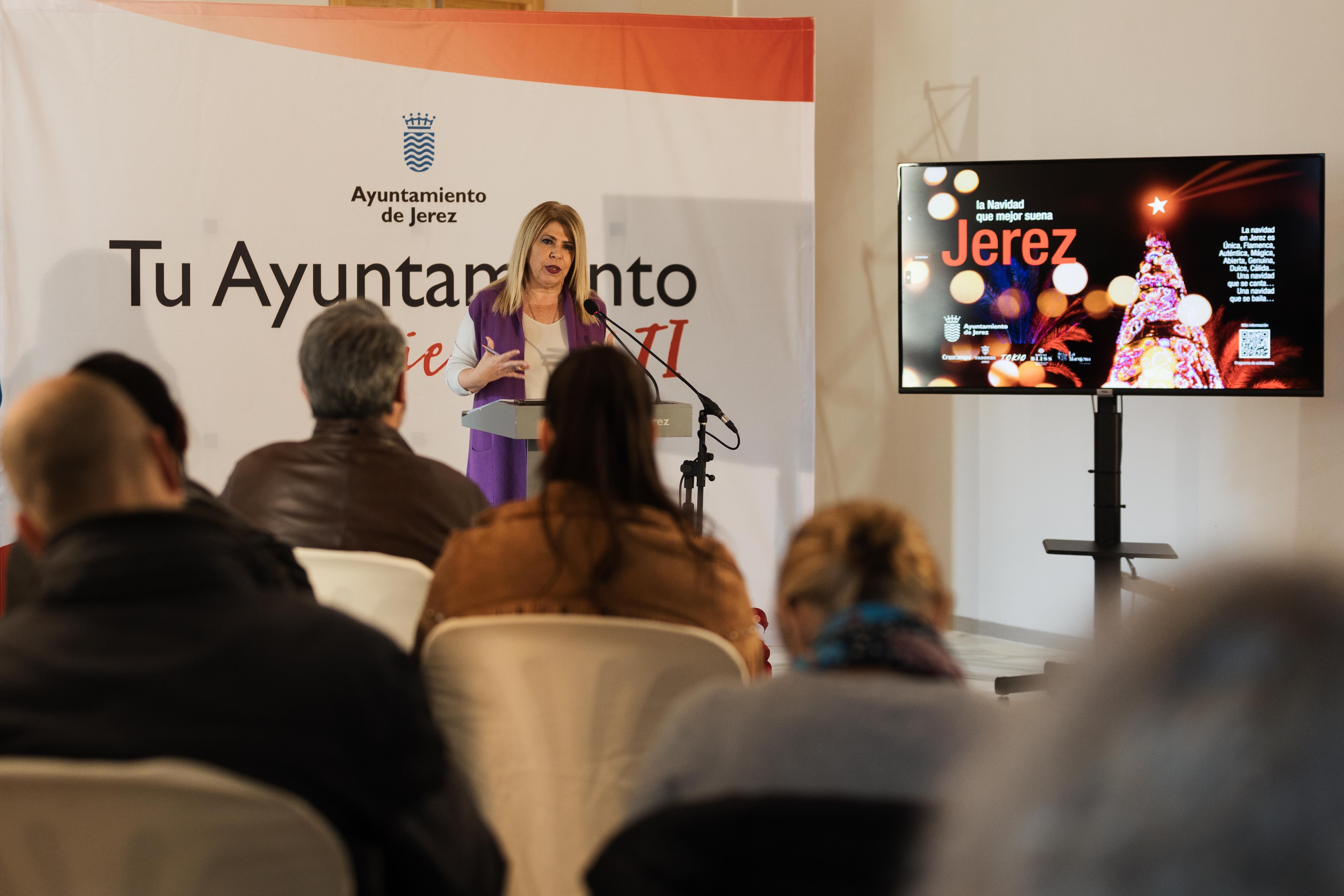La alcaldesa Mamen Sánchez presenta la programación de Navidad en el Tabanco del Duque en Jerez. 