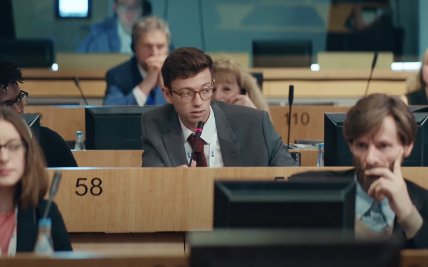 Imagen del trailer de la serie 'Parlamento'.