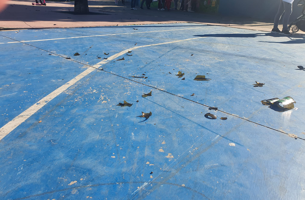 Vecinos de la zona sur de Jerez han denunciado el estado de abandono del parque ubicado junto al colegio Poeta Carlos Álvarez.