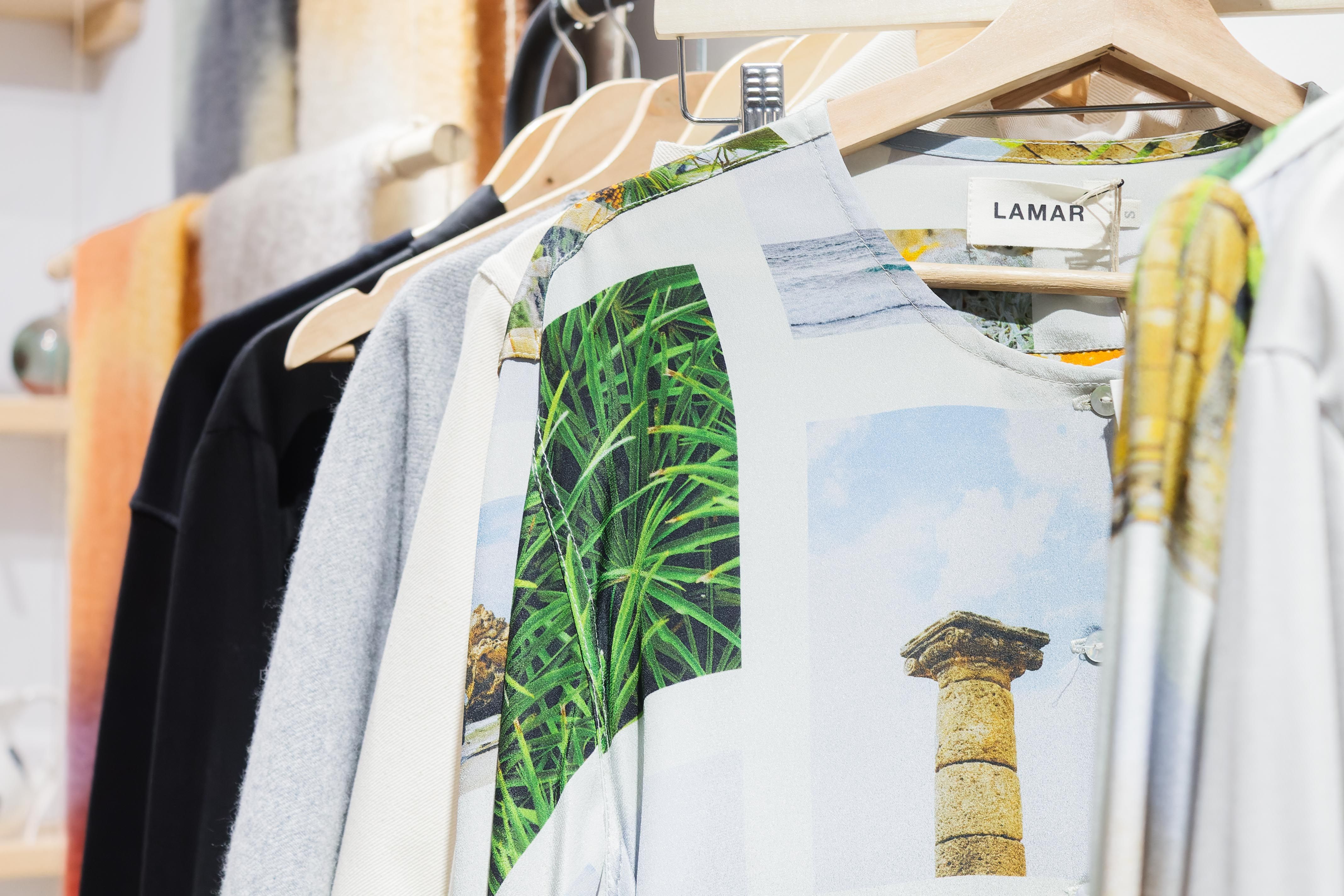 Detalle de las prendas diseñadas por la pareja.