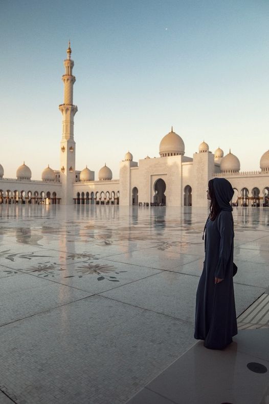 Andrea en una mezquita.