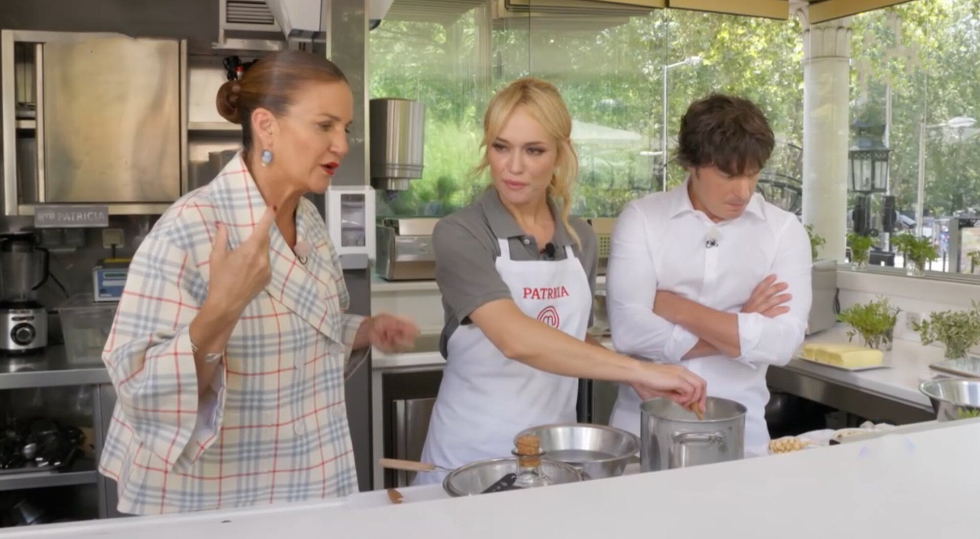 Patricia Conde, entre Samantha Vallejo-Nágera y Jordi Cruz. Patricia Conde, entre Samantha Vallejo-Nágera y Jordi Cruz.