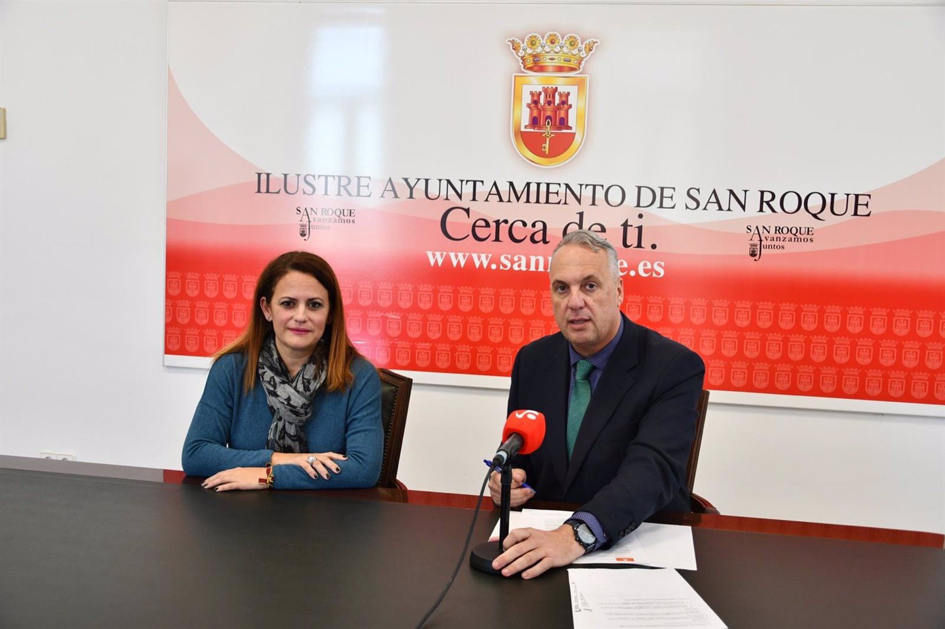 San Roque lidera la inversión social entre los ayuntamientos de Cádiz. En la imagen, el alcalde Ruiz Boix en rueda de prensa.