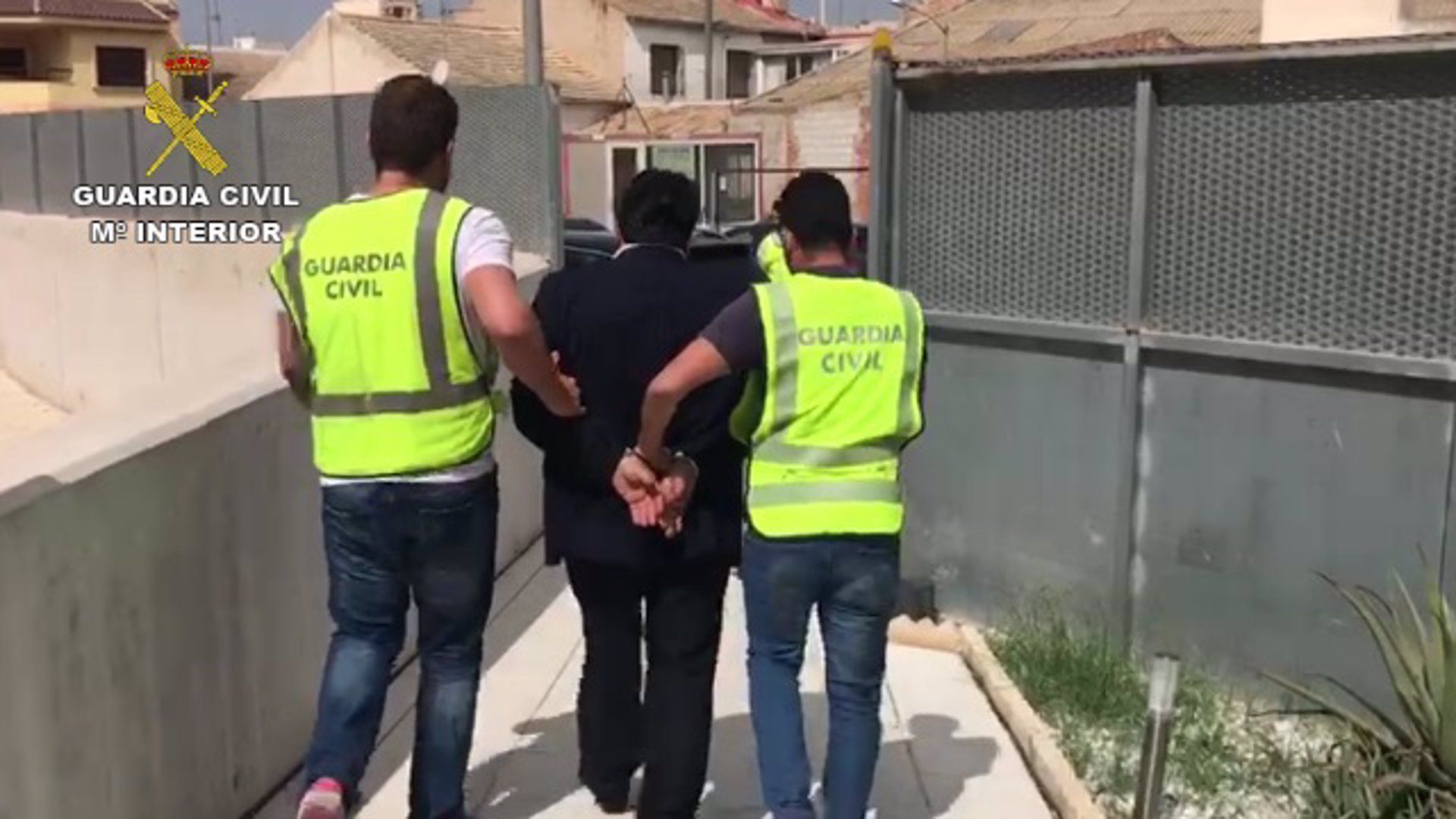 Un detenido por la Guardia Civil, en una imagen de archivo.