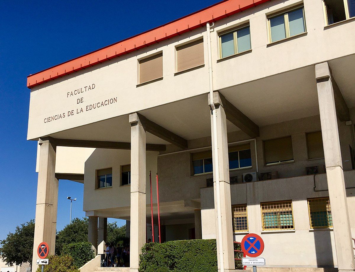 La Facultad de Ciencias de la Educación de la Universidad de Granada.