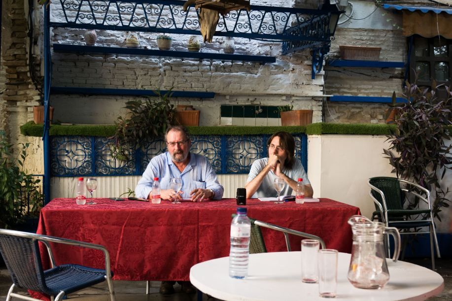 Elías Zamora y Óscar Carrera, en la presentación de "El Palmar de troya, historia del  cisma español"   Foto: lavozdelsur.es