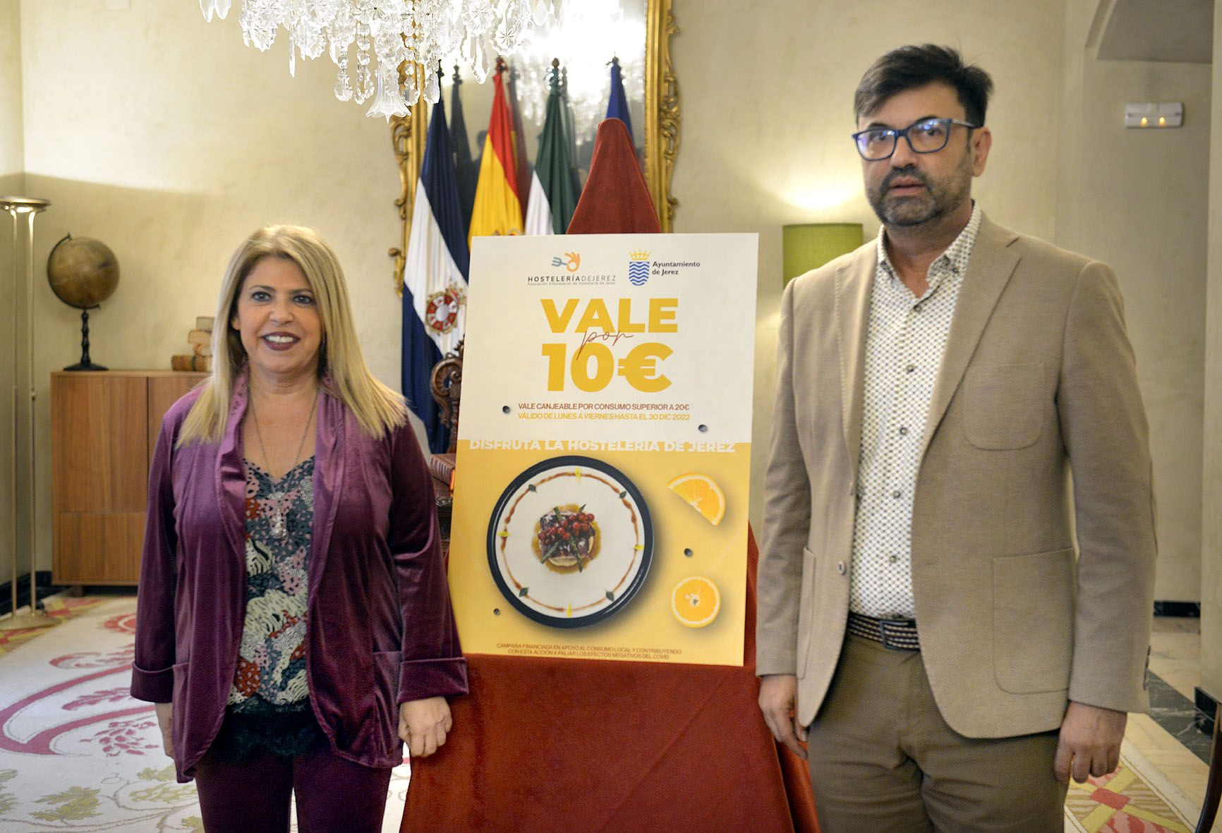 Alcaldesa   La alcaldesa de Jerez, Mamen Sánchez, y el presidente de la Asociación Empresarial de Hostelería, Alfredo Carrasco, han presentado la campaña de promoción de Navidad.