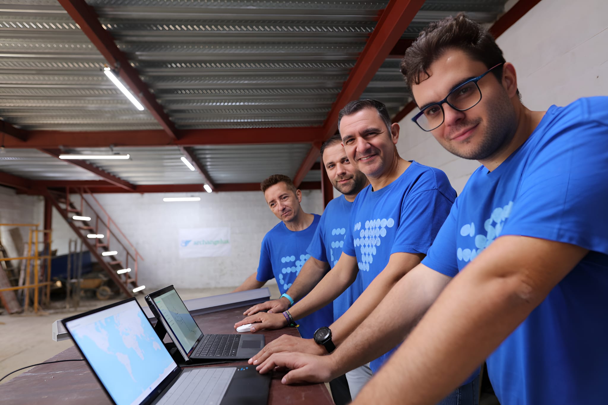 Trabajadores de Archangelus, la startup que evita colisiones entre embarcaciones.