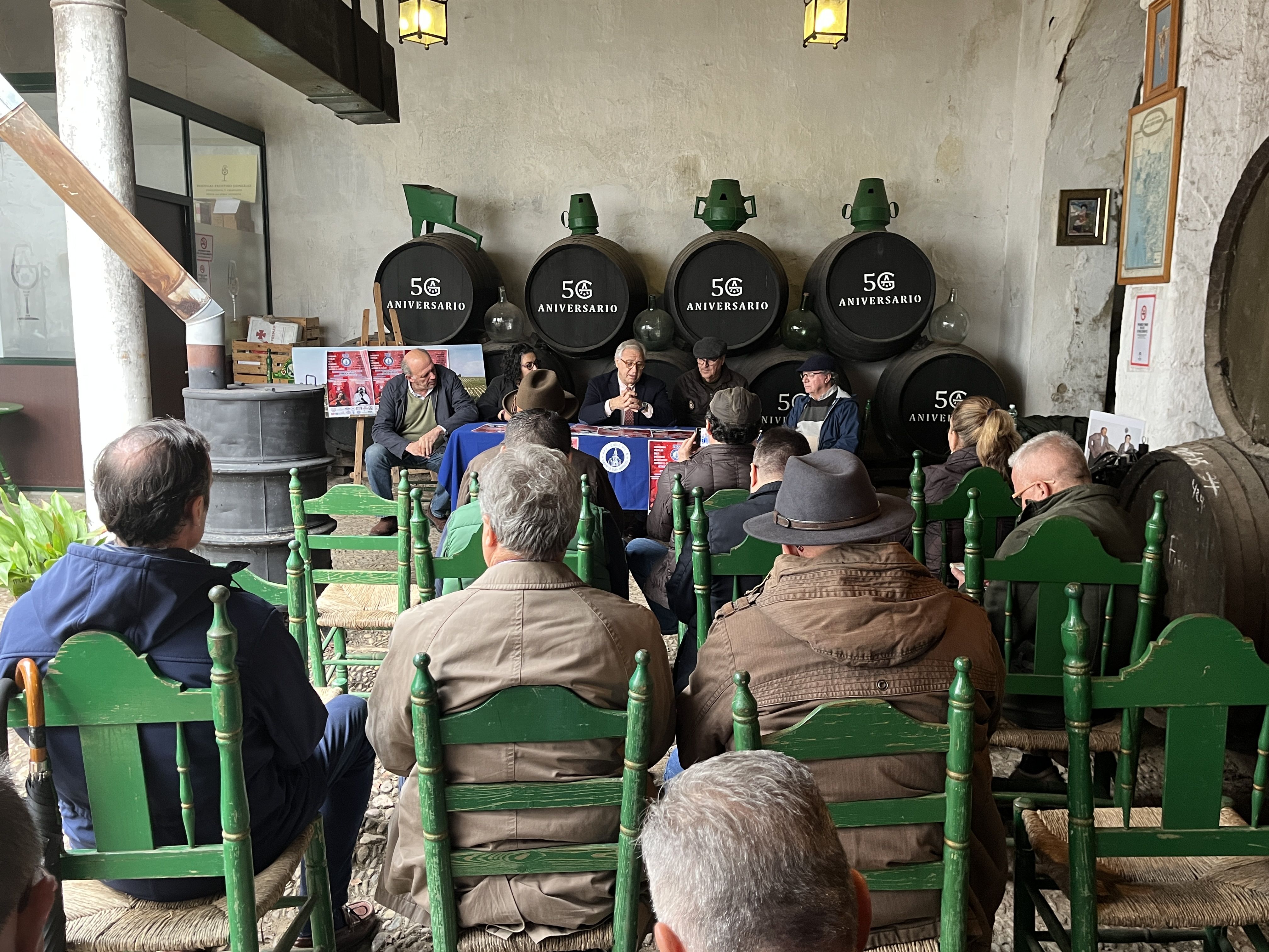 AVV Cruz Vieja presentando las Zambombas del Barrio de San Miguel